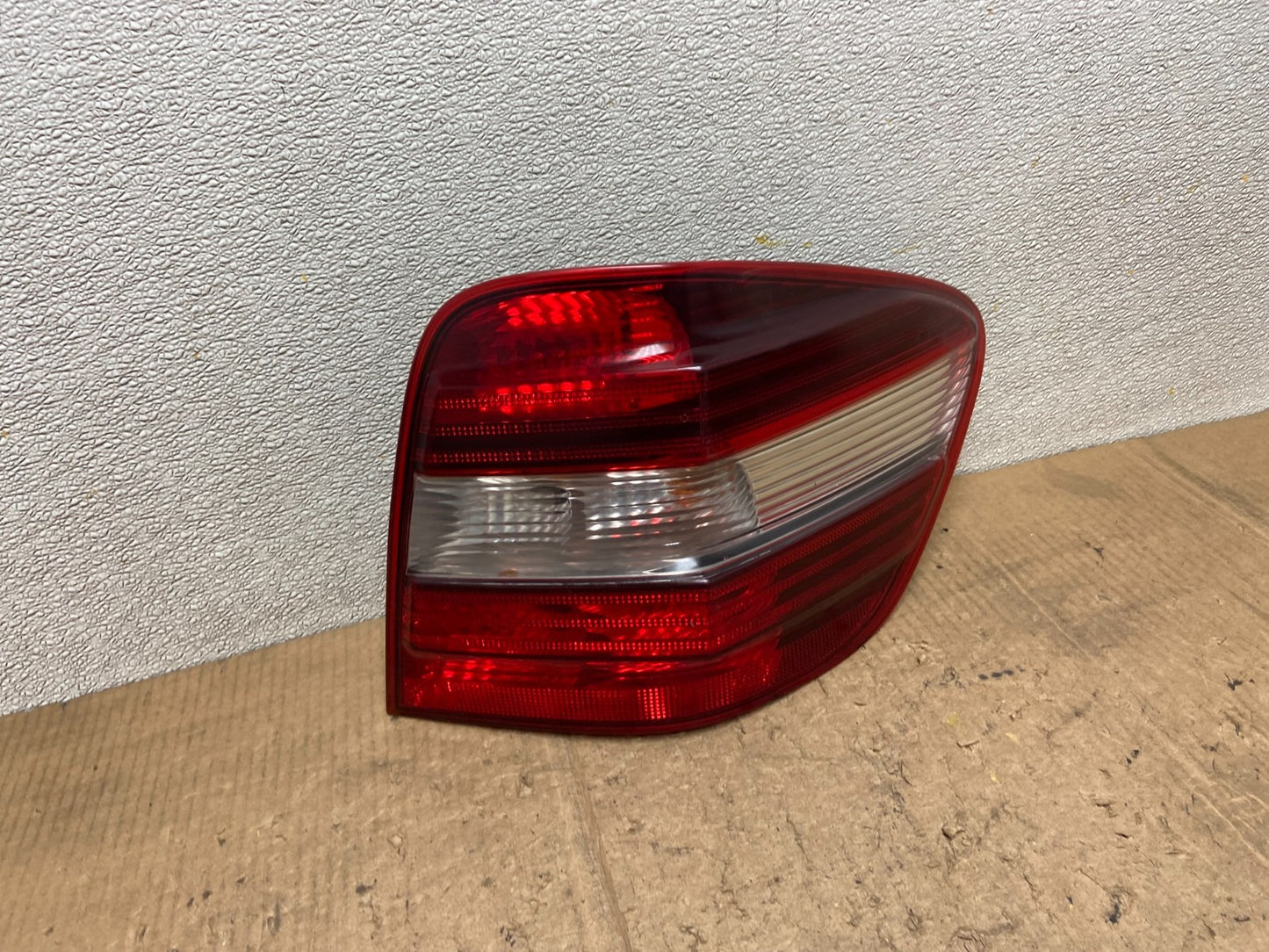 2009 to 2011 Mercedes ML350 ML-Class Right Passenger RH Tail Light AA8362 DW0