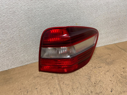 2009 to 2011 Mercedes ML350 ML-Class Right Passenger RH Tail Light AA8362 DW0