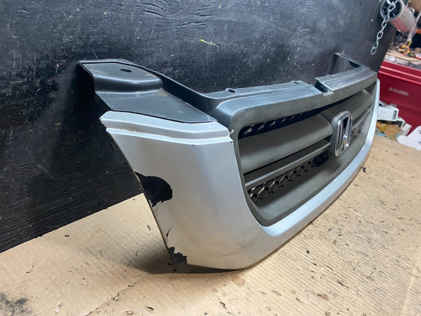 2003 2004 2005 Honda Pilot Front Upper Grill Grille Aftermarket T9696 DG2