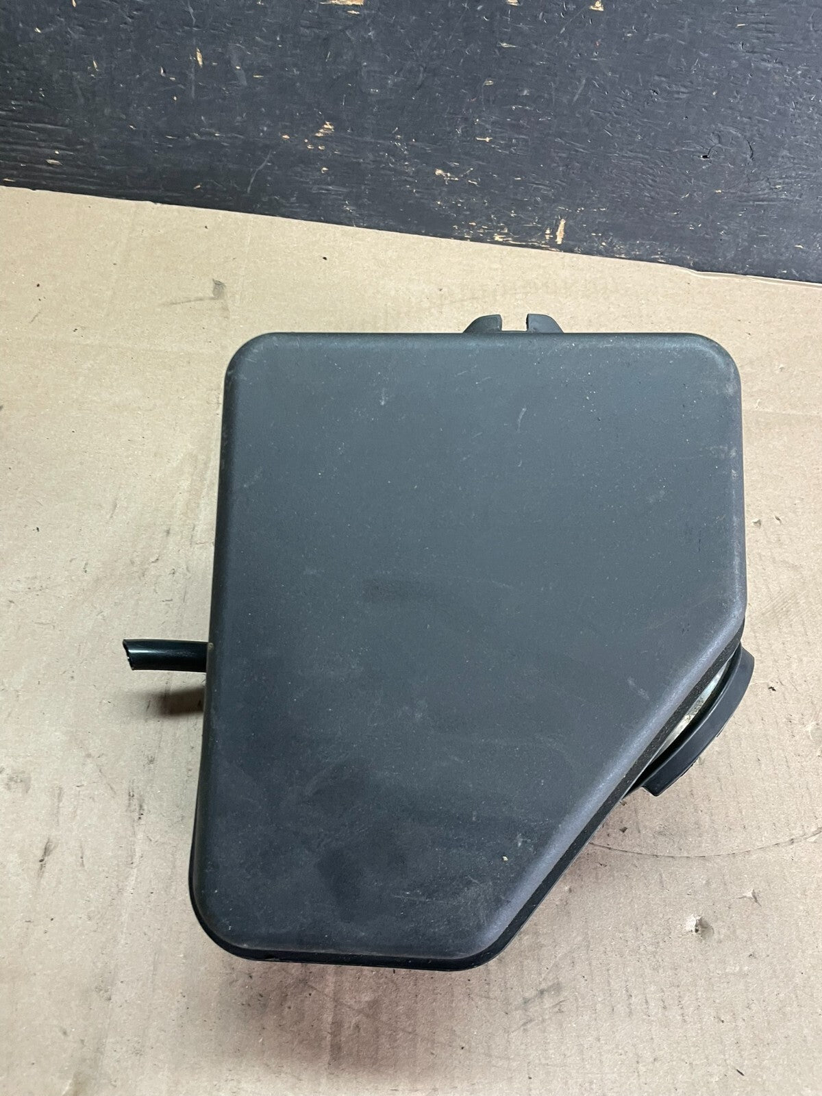 2007 to 2010 Lincoln MKX 3.7L Air Cleaner Box Resonator OEM M8906 DG3