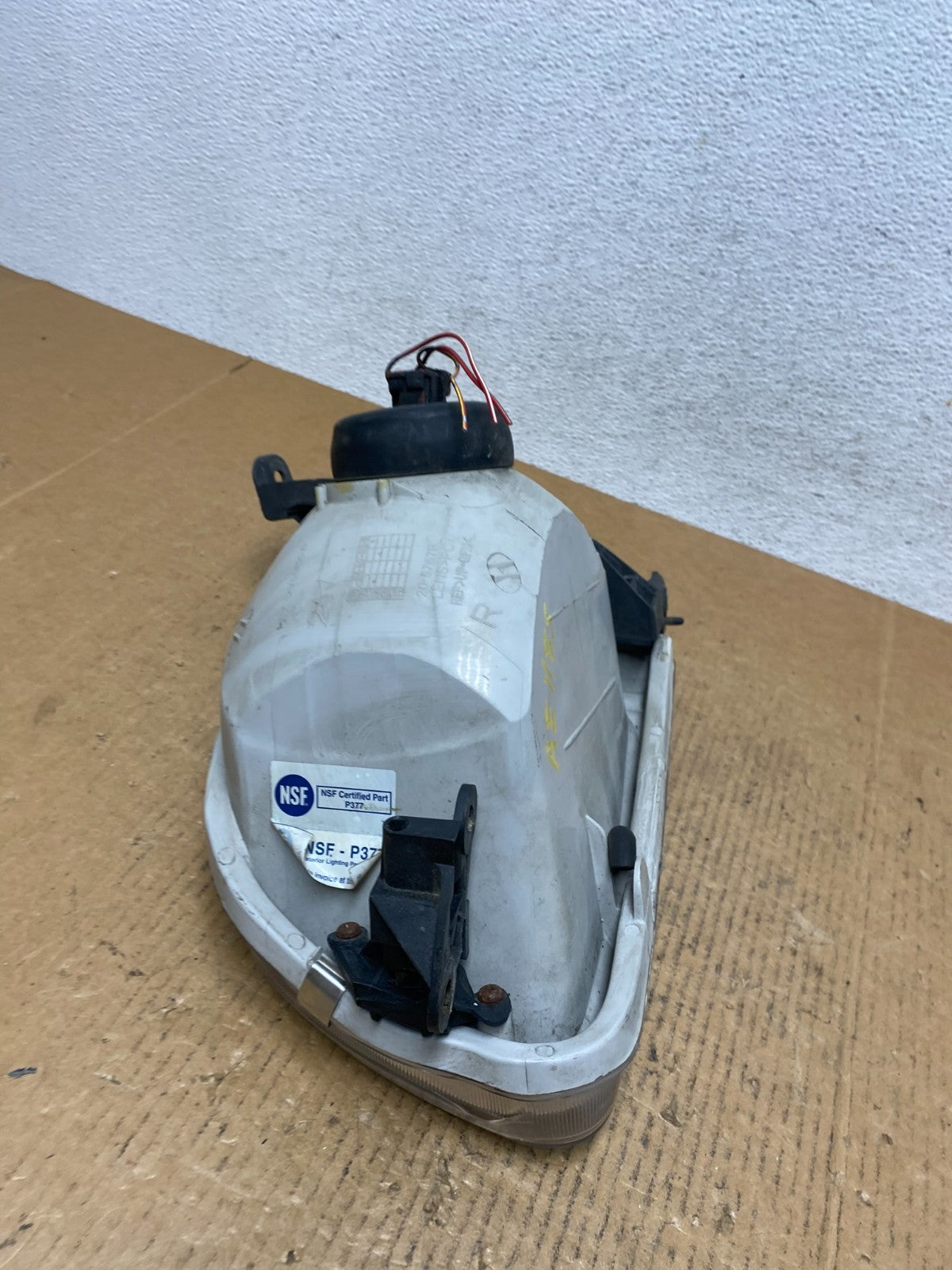 2001 to 2004 Toyota Sequoia Right Passenger RH Side Headlight Halogen AE1185 DW9