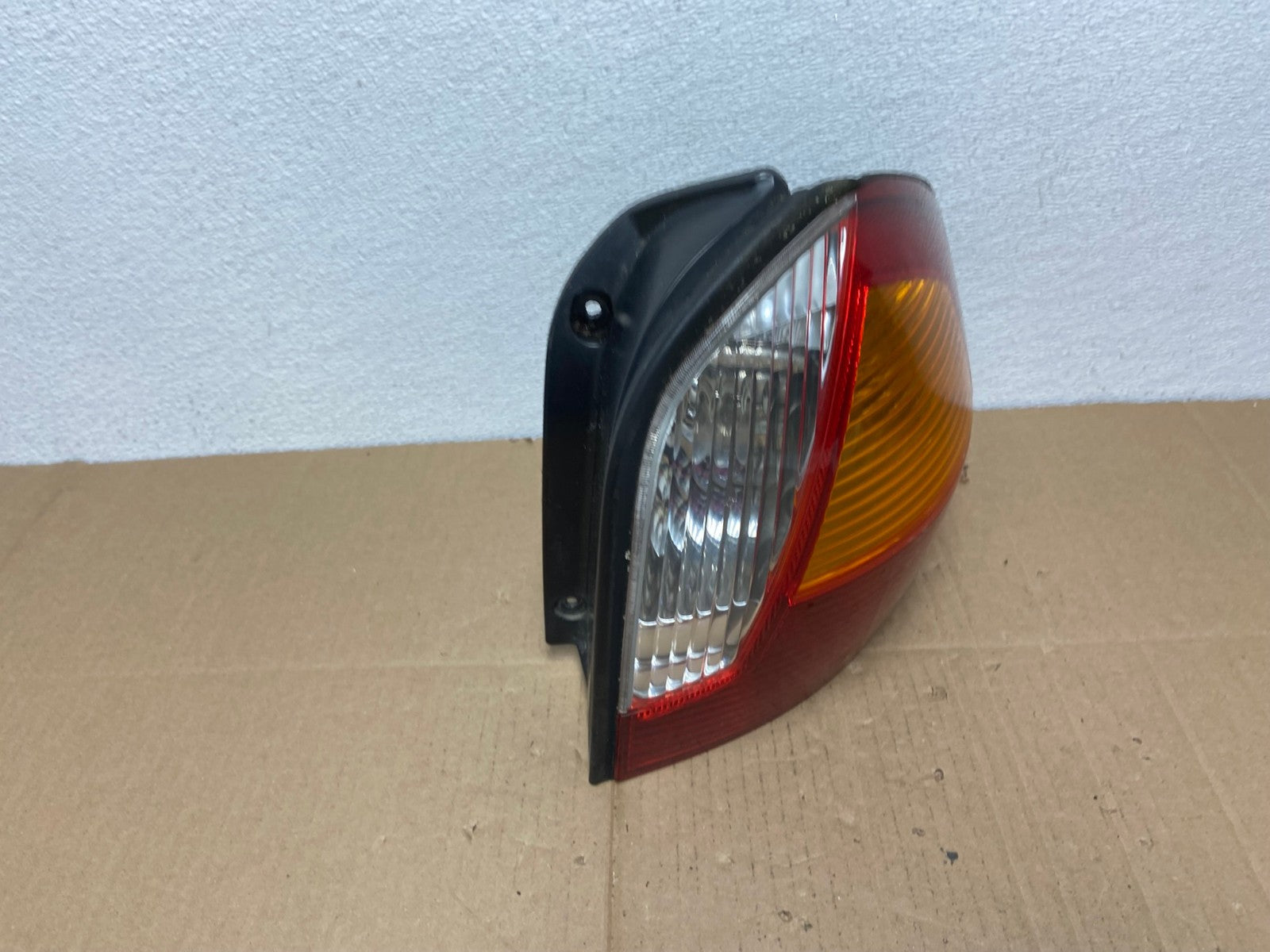 2001 2002 2003 2004 Hyundai Santa Fe Right Passenger Rh Tail Light AB8089 LK2