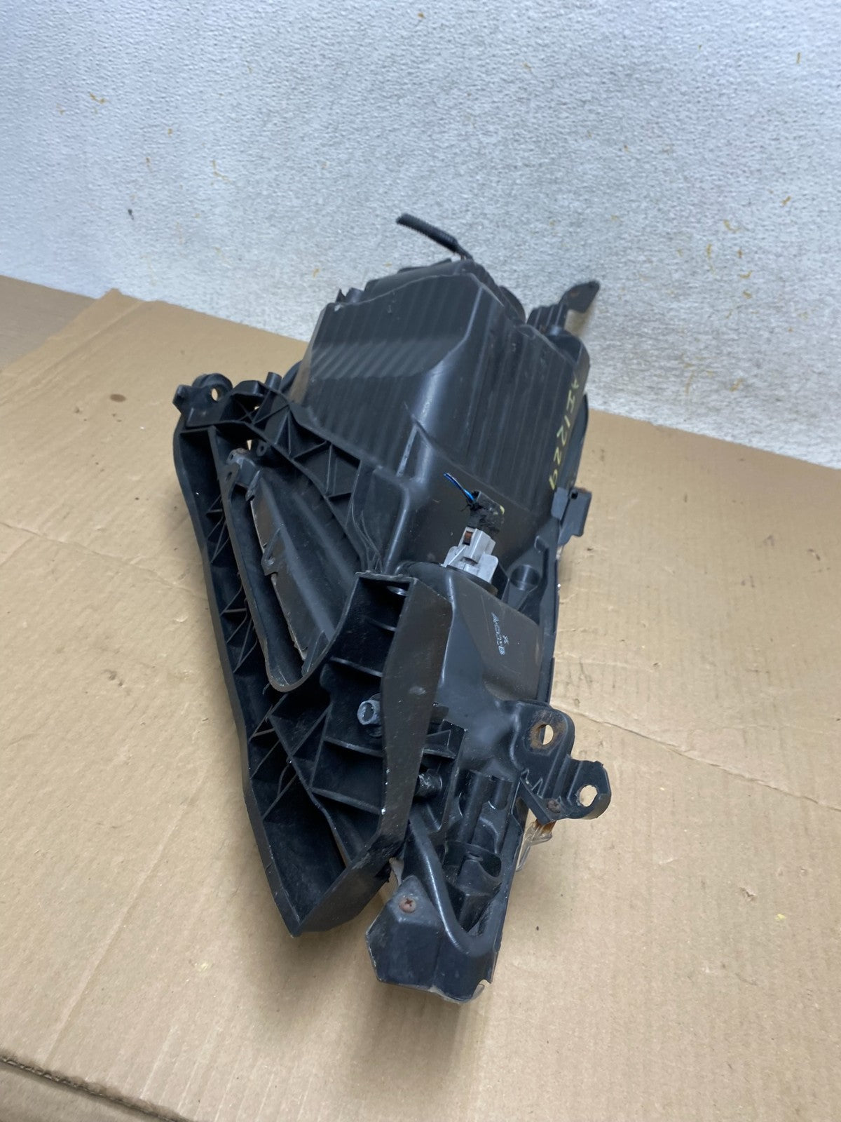 2009 to 2013 Honda Fit Left Driver LH Side Headlight Halogen AI1229 DW6