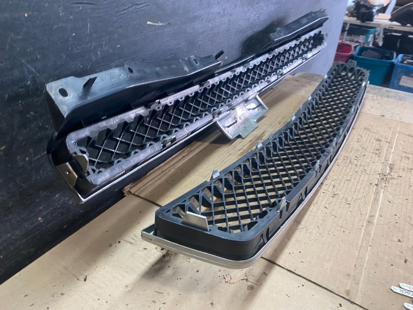 2007 to 2014 Chevrolet Tahoe Suburban Lower Upper Grill Grille Set Oem V2766 DG9