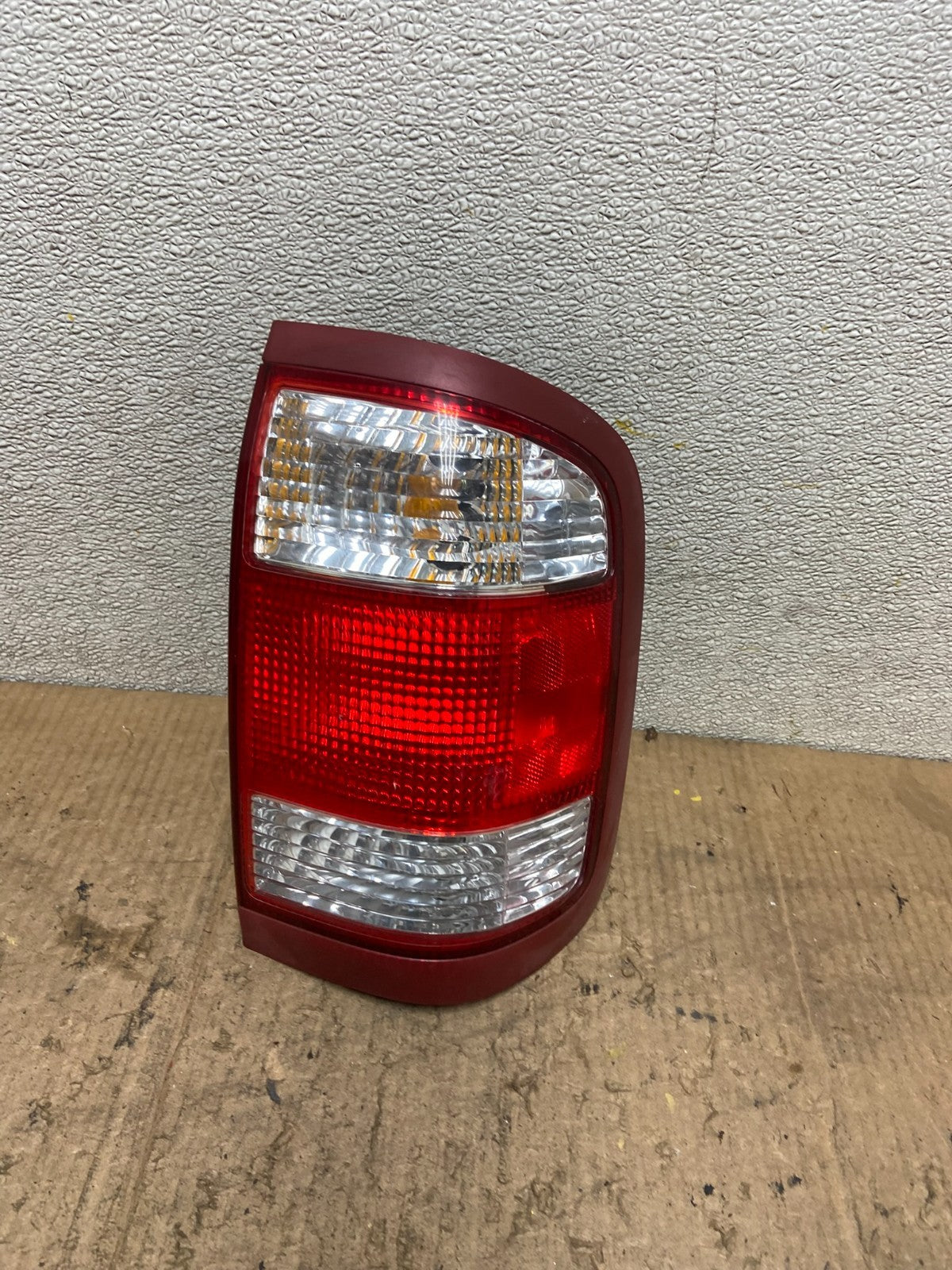 1999 to 2004 Nissan Pathfinder Right Passenger Rh Side Tail light Oem AA8595 LK0
