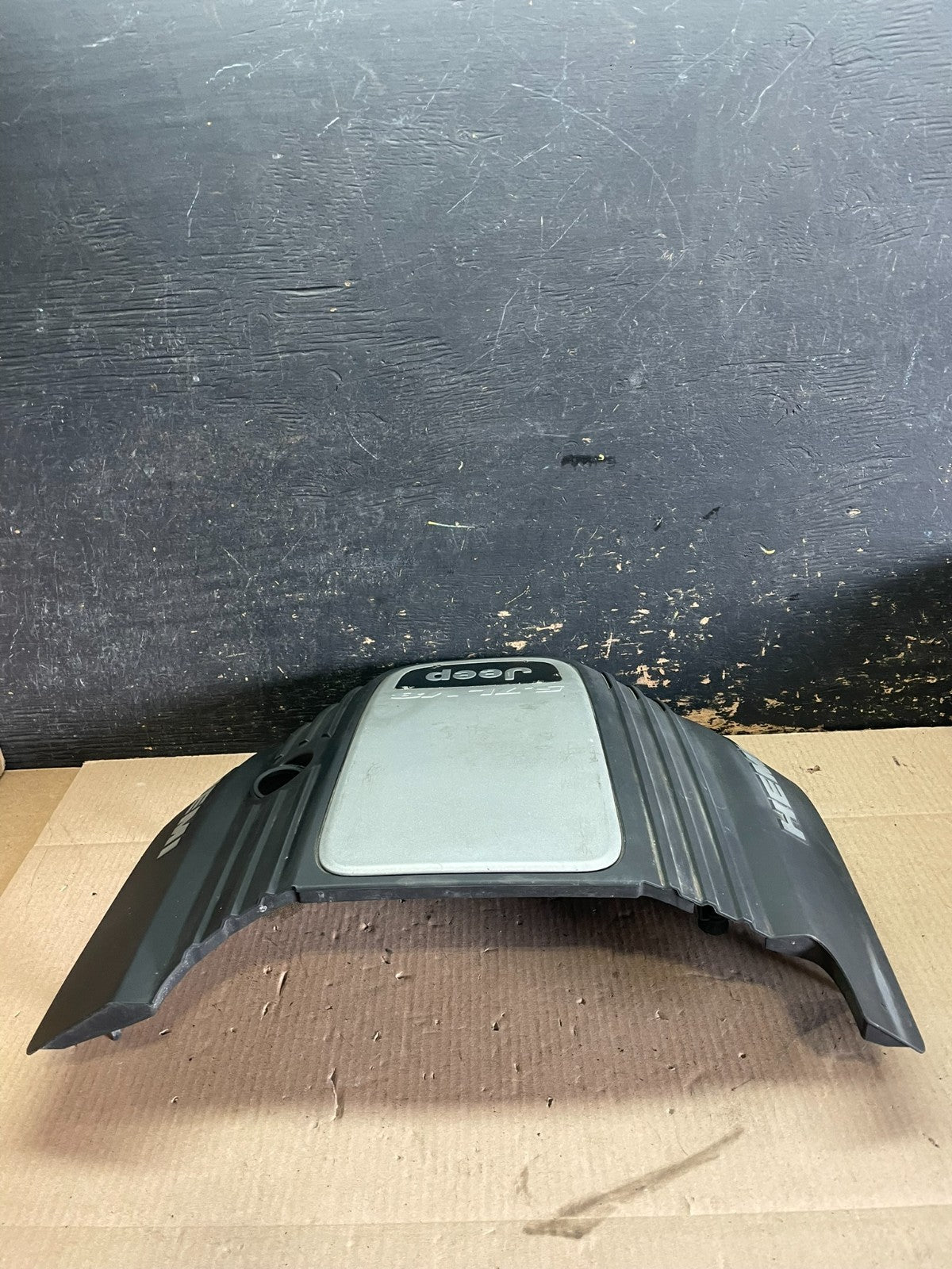 2005 to 2010 Jeep Grand Cherokee 5.7L Hemi Engine Cover Plastic Shield Z8501 DG4