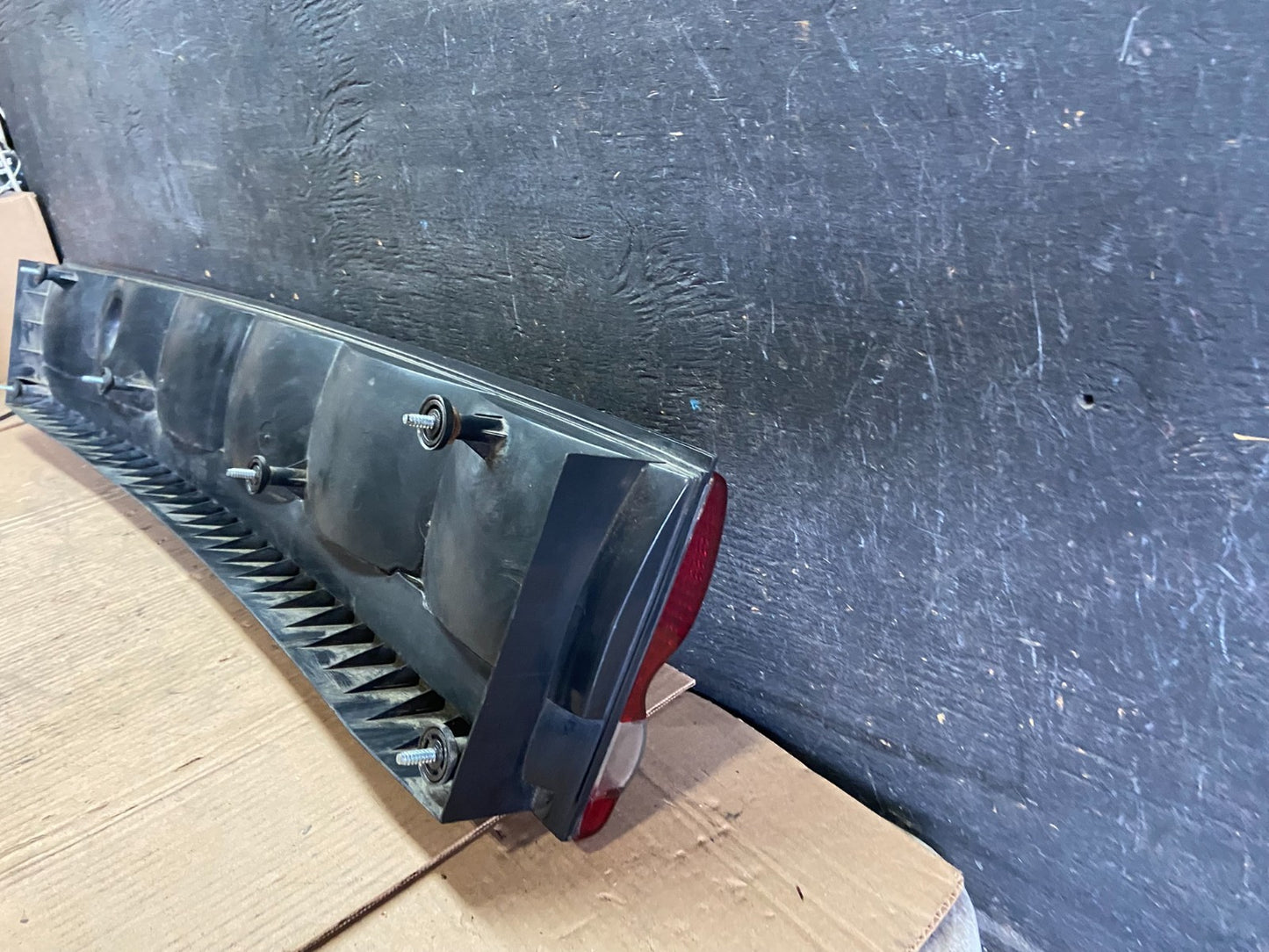 1993 to 1997 Chrysler Concorde Center Trunk Tail light P8501 DG8