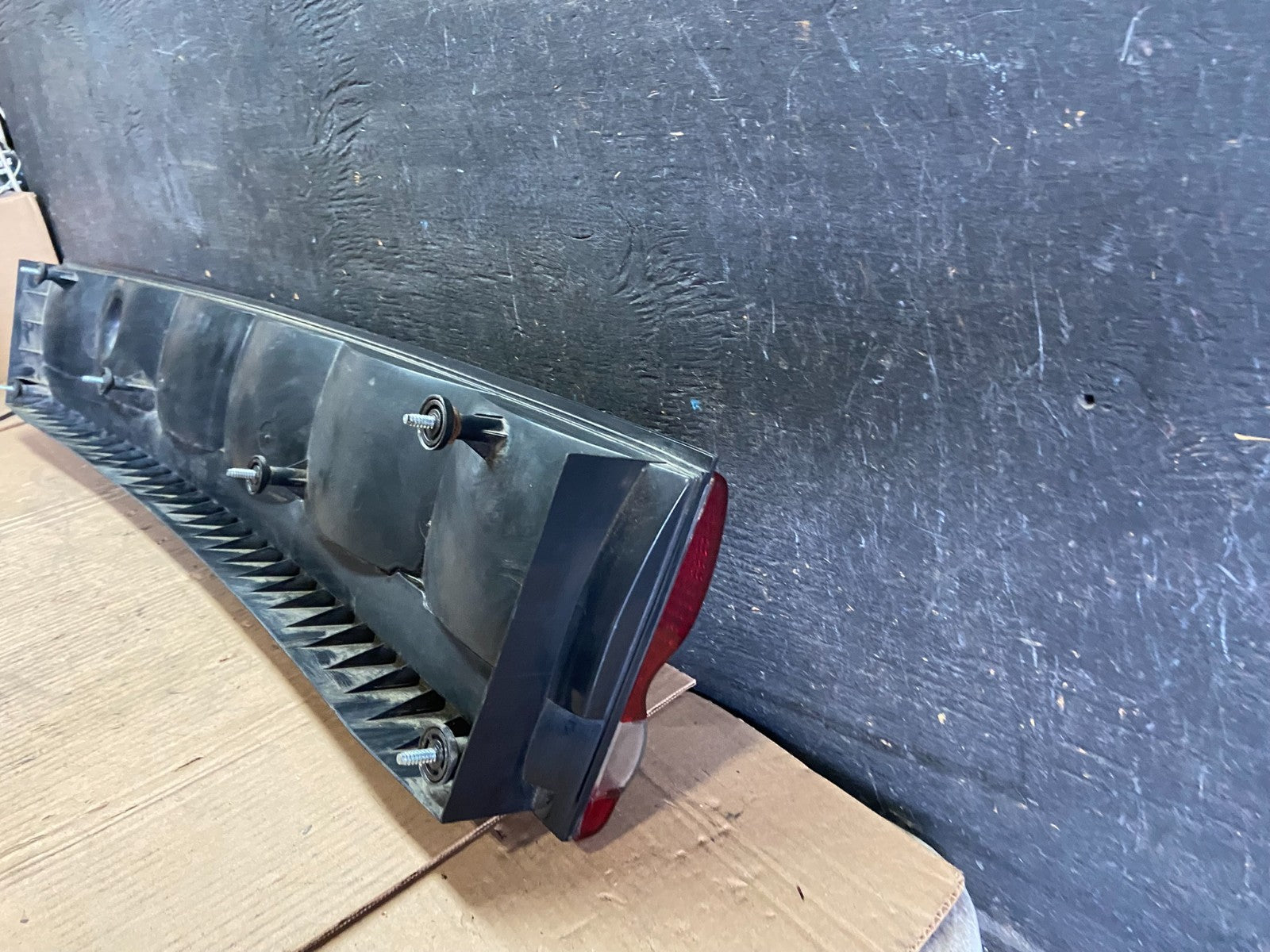 1993 to 1997 Chrysler Concorde Center Trunk Tail light P8501 DG8