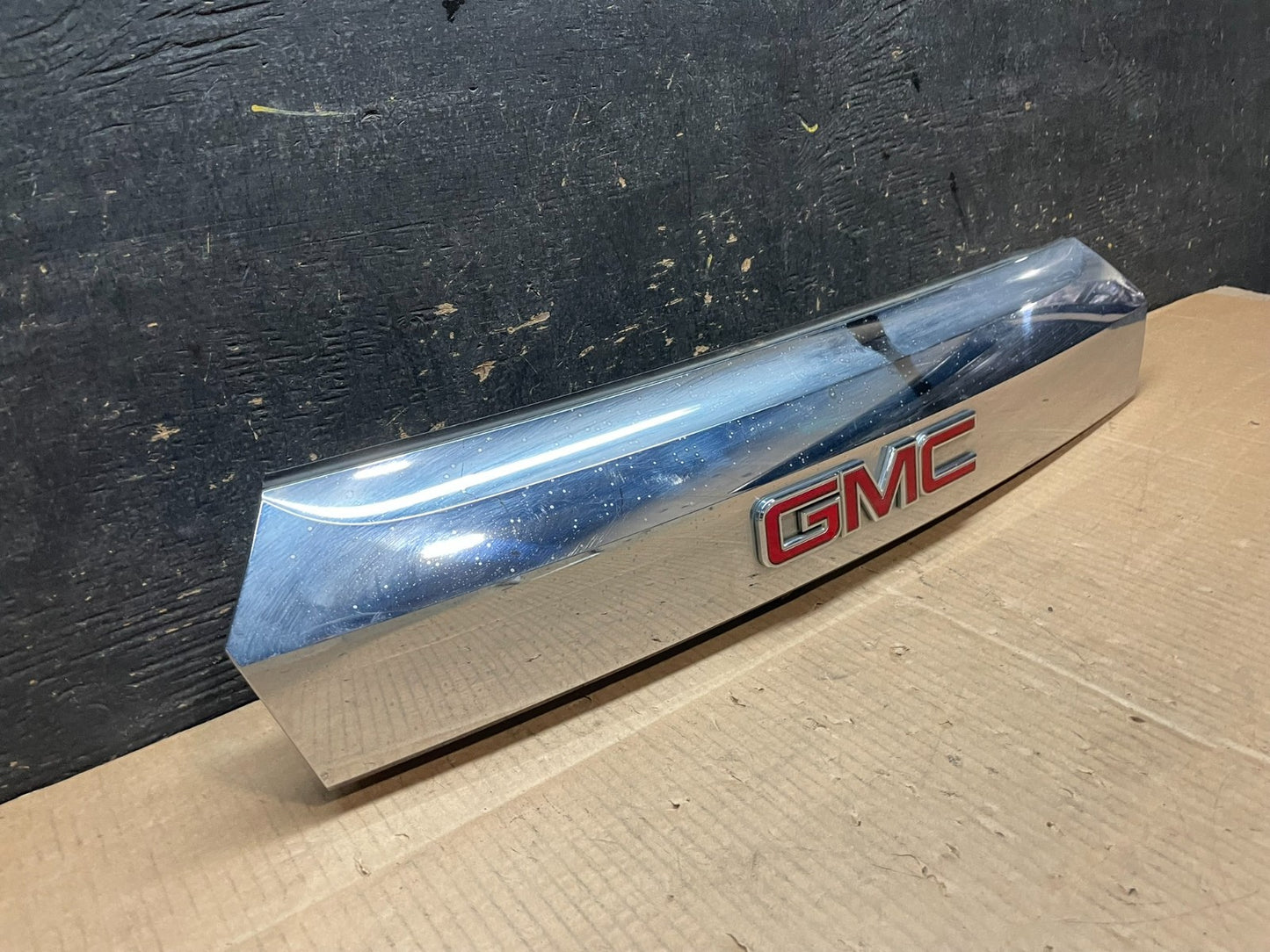 2011-2015 GMC Terrain Tailgate Liftgate Chrome Finish Molding Camera Oe Y1773 DG1