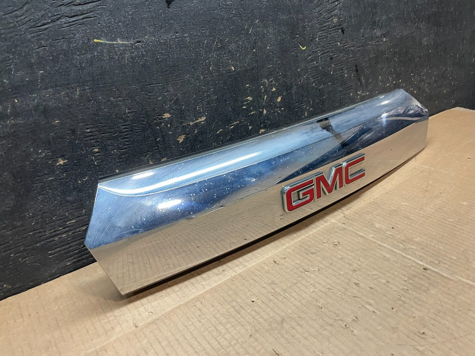 2011-2015 GMC Terrain Tailgate Liftgate Chrome Finish Molding Camera Oe Y1773 DG1
