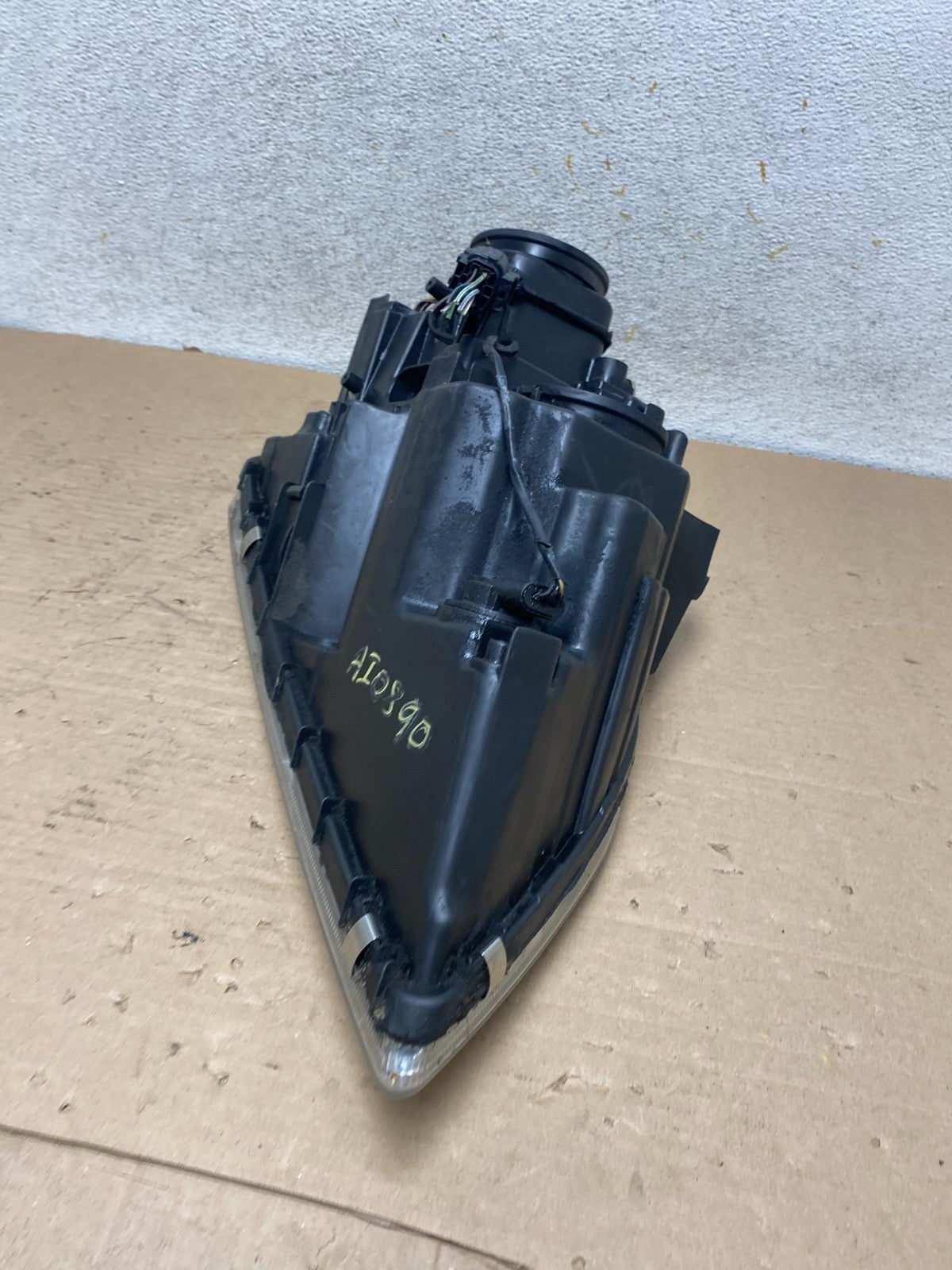 2004 to 2006 Chrysler Pacifica Headlight Left Driver LH Halogen AI0890 DW6