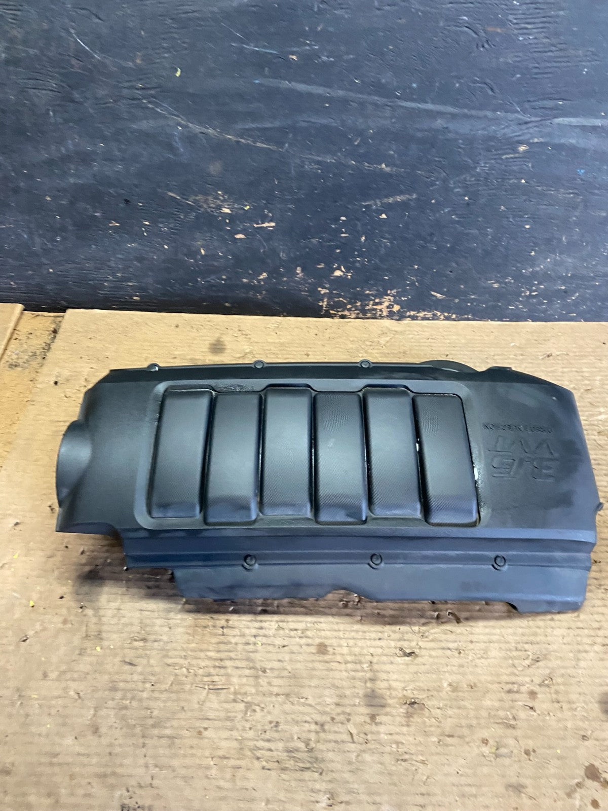 2007 to 2008 GMC Acadia 3.6L VVT Engine Cover Shield OEM S5901 DG1