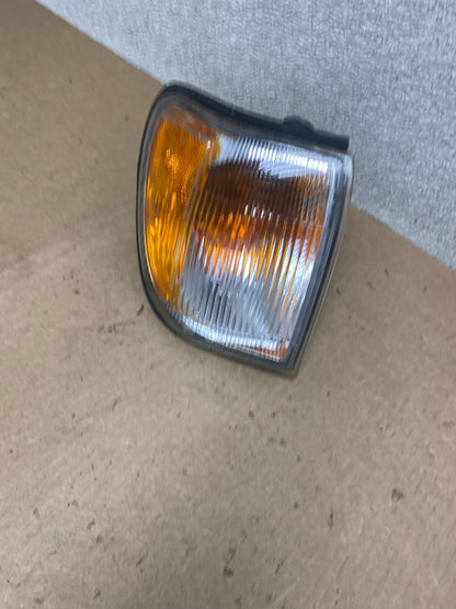 1999 to 2004 Nissan Pathfinder Passenger Corner Park Light Turn Signal W8589 DW1