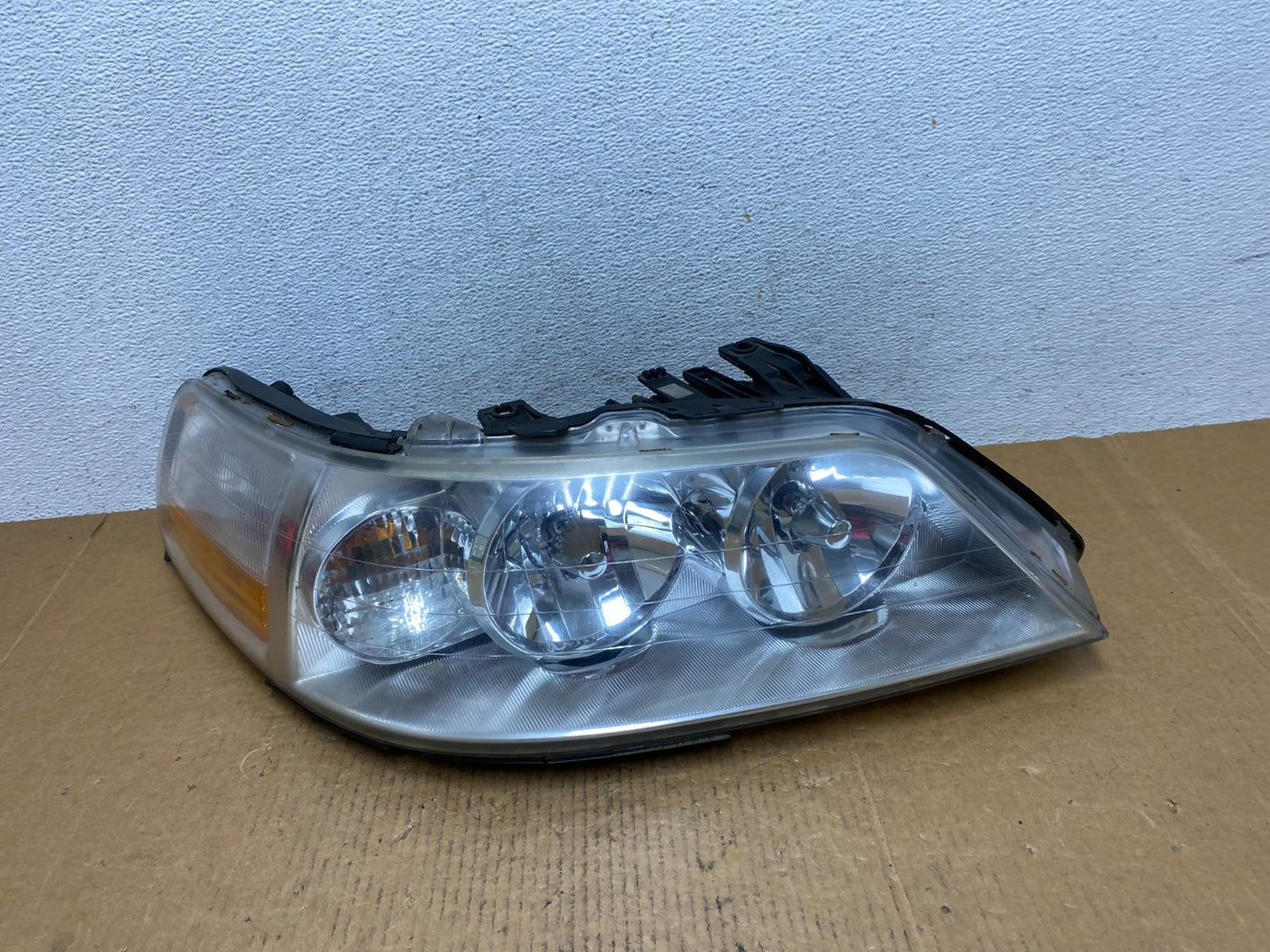 2005 to 2011 Lincoln Town Car Right Passenger Rh Side Headlight AE0514 DW0