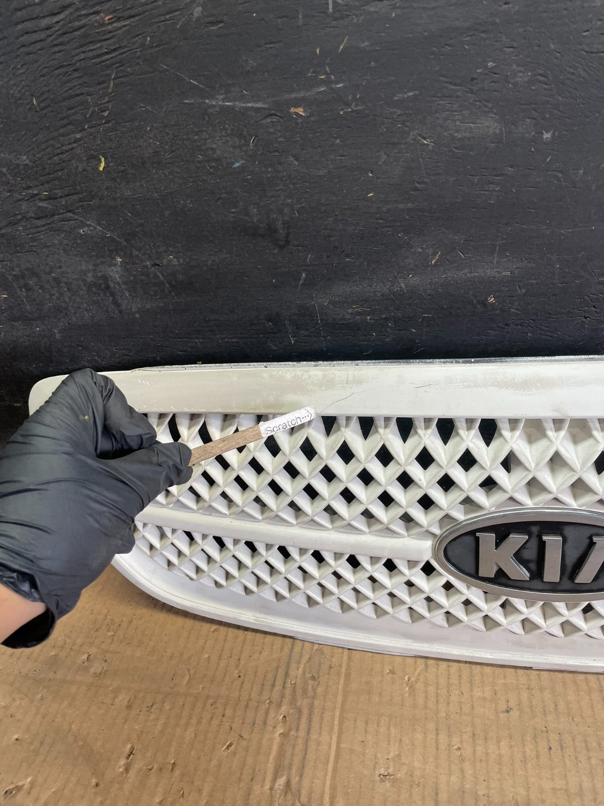 2004 to 2005 Kia Sedona Front Upper Grill Grille OEM r5396 DG3