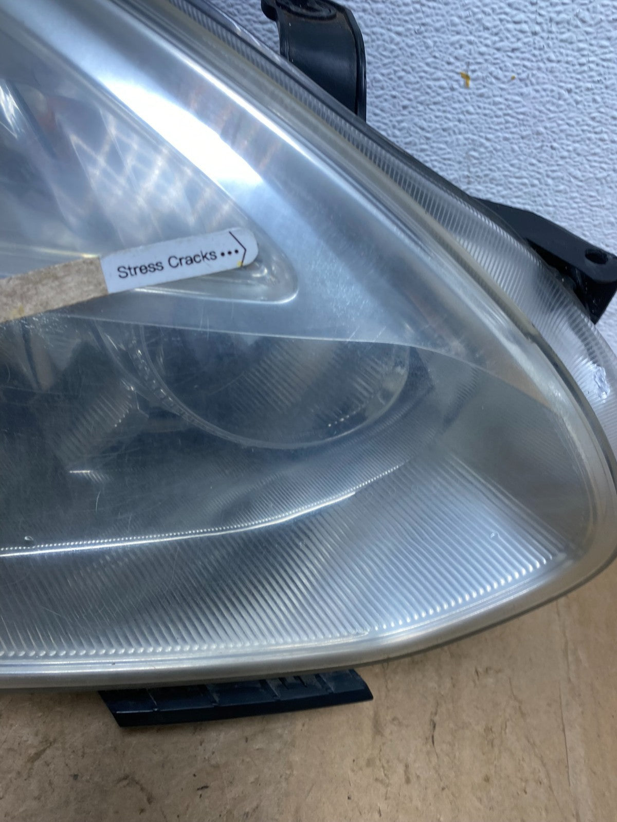 2009-2013 Nissan Rogue Right Passenger Xenon HID Headlight AD1357 DW4