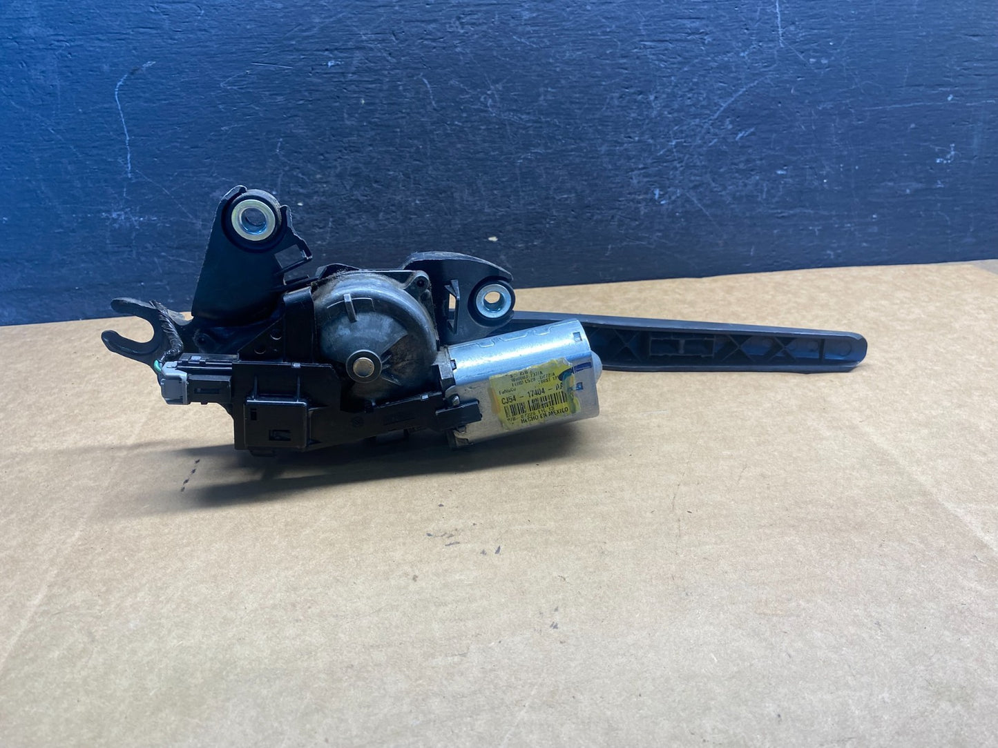 2013 to 2019 Ford Escape Rear Windshield Wiper Motor AD7458 DG5