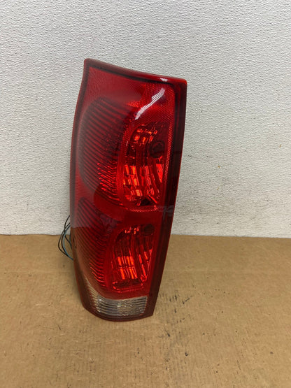2002 to 2006 Chevrolet Avalanche Left Driver LH Tail Light AD4694 LK0