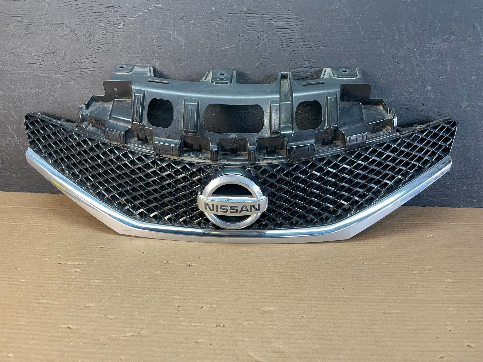 2015 - 2016 Nissan Versa Note Hatchback Front Upper Grill Grille AF3324 DG0