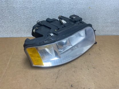 2002 to 2004 Audi A6 Right Passenger RH Side Halogen Headlight OEM X5353 DW2
