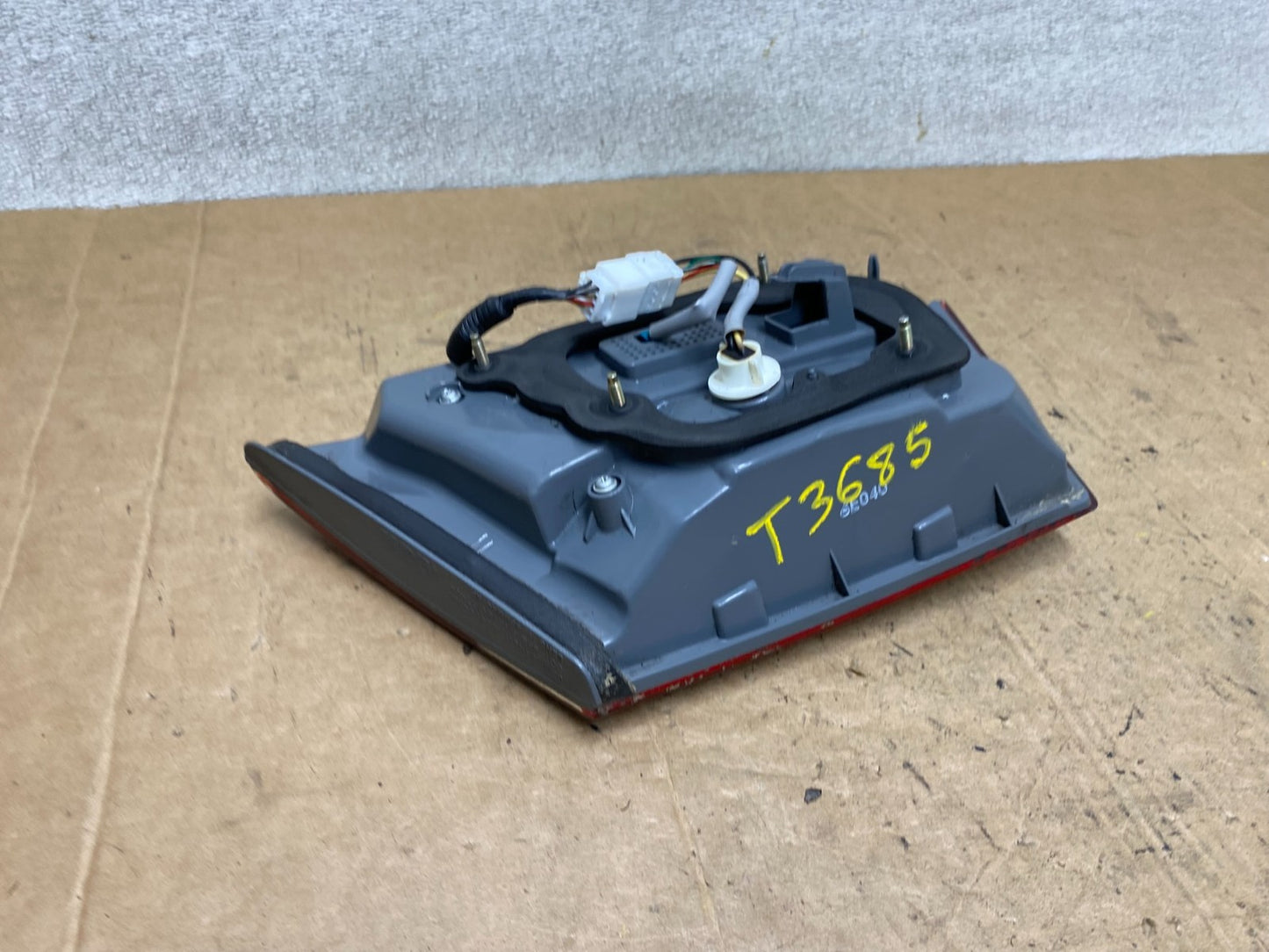 2006 2007 2008 2009 Hyundai Azera Right Passenger Inner Tail Light T3685 DW5
