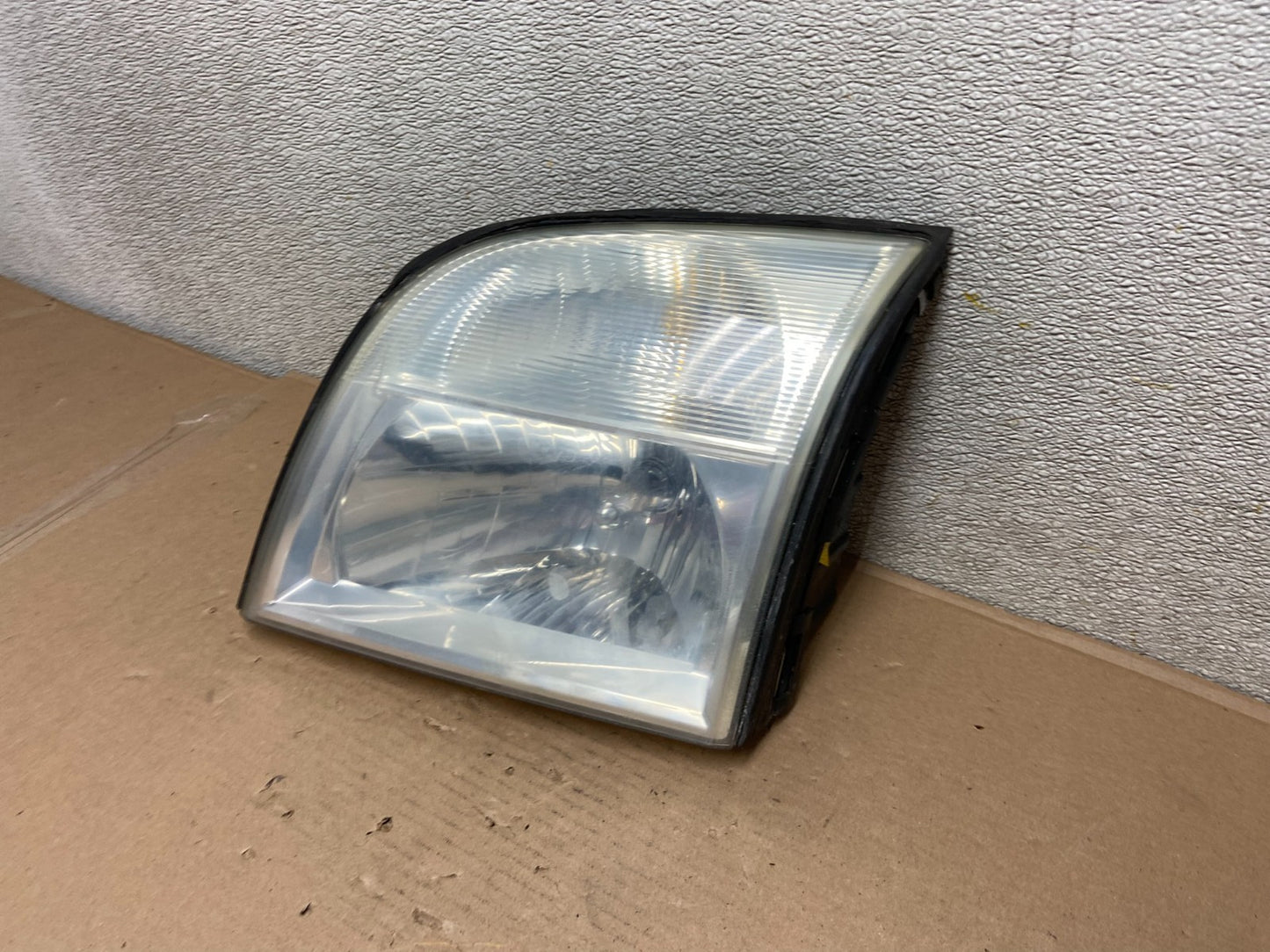 2002-2005 Mercury Mountaineer Left Driver LH Side Halogen Headlight AA9927 DW1