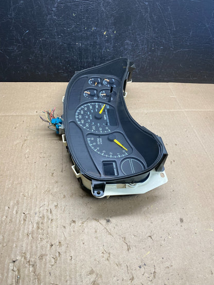 2002 GMC Yukon Speedometer Cluster Gauge AC6657 DG1
