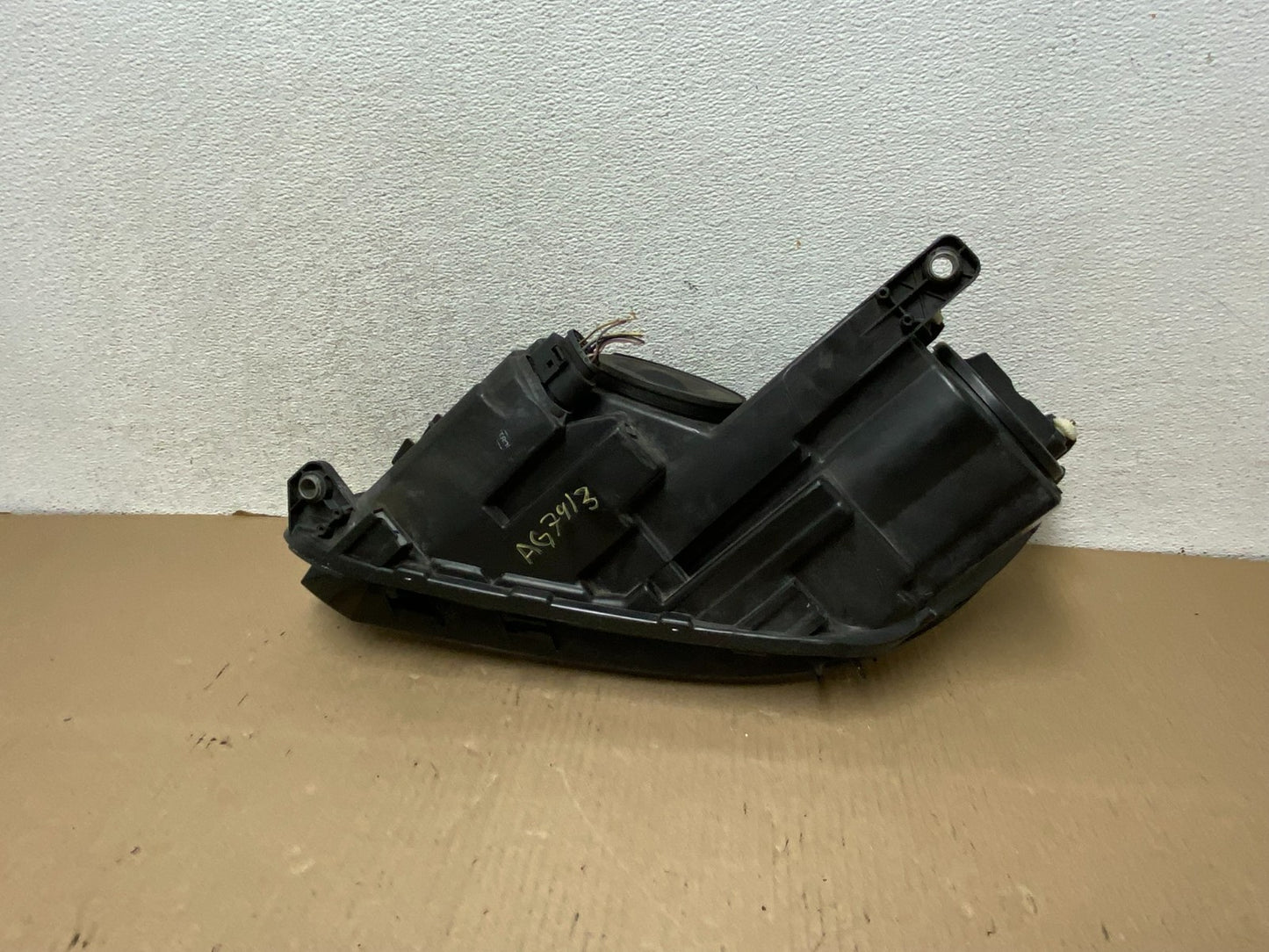 2012 to 2018 Volkswagen Tiguan Right Passenger RH Halogen Headlight AG7913 DW8
