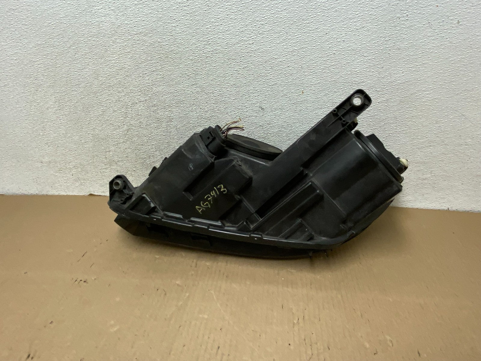 2012 to 2018 Volkswagen Tiguan Right Passenger RH Halogen Headlight AG7913 DW8