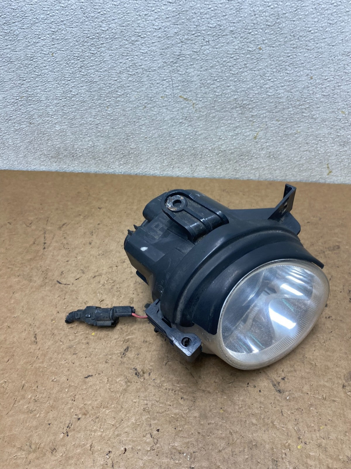 2003 to 2005 Kia Optima Right Passenger RH Side Inner Headlight OEM S9316 DG2