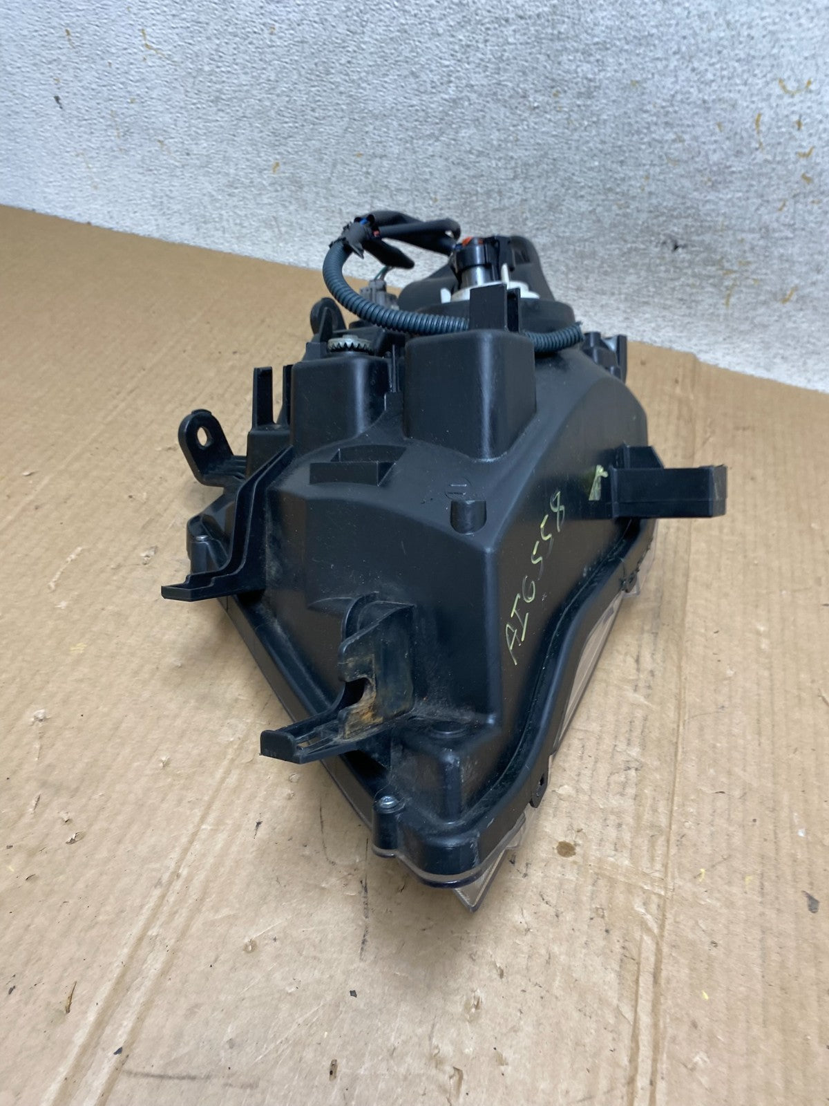 2008 to 2012 Nissan Pathfinder Halogen Headlight Right Passenger AI6558 DW8