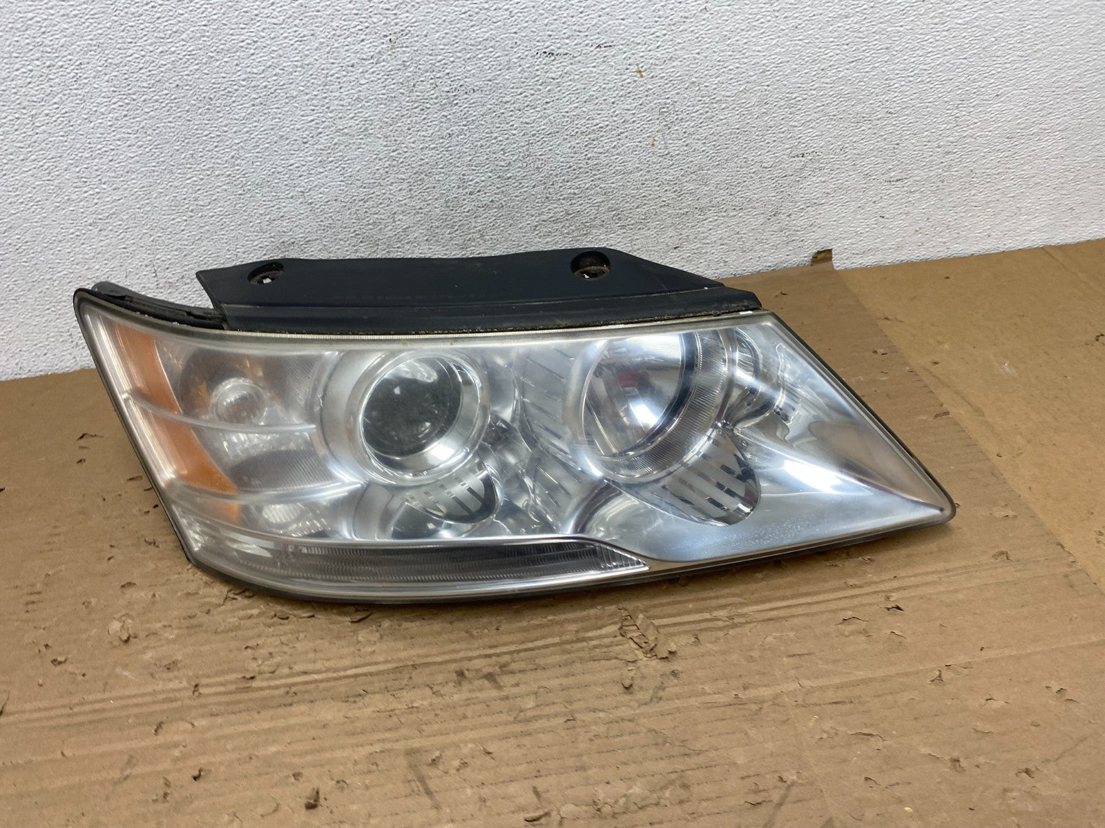 2009 to 2010 Hyundai Sonata Right Passenger RH Side Headlight Halogen AD4377 DW0