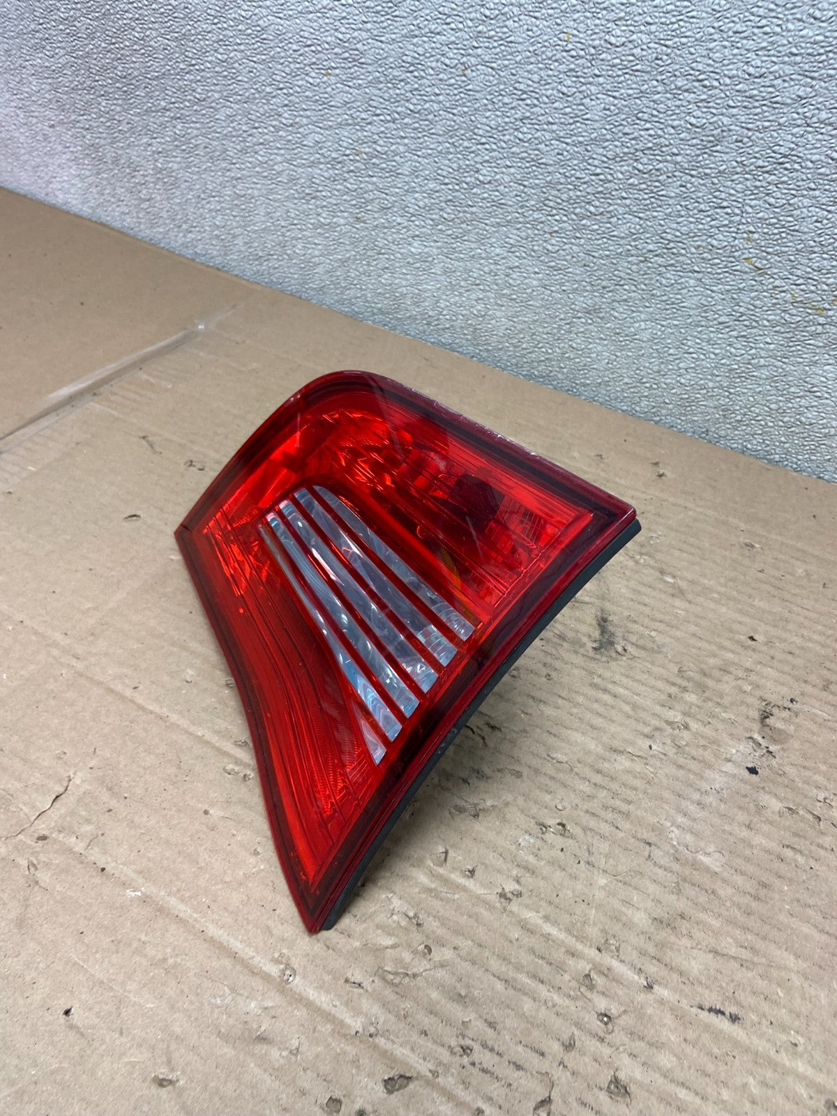2009-2014 Volkswagen Routan Right Passenger Rh Side Inner Tail Light AA9368 LK1
