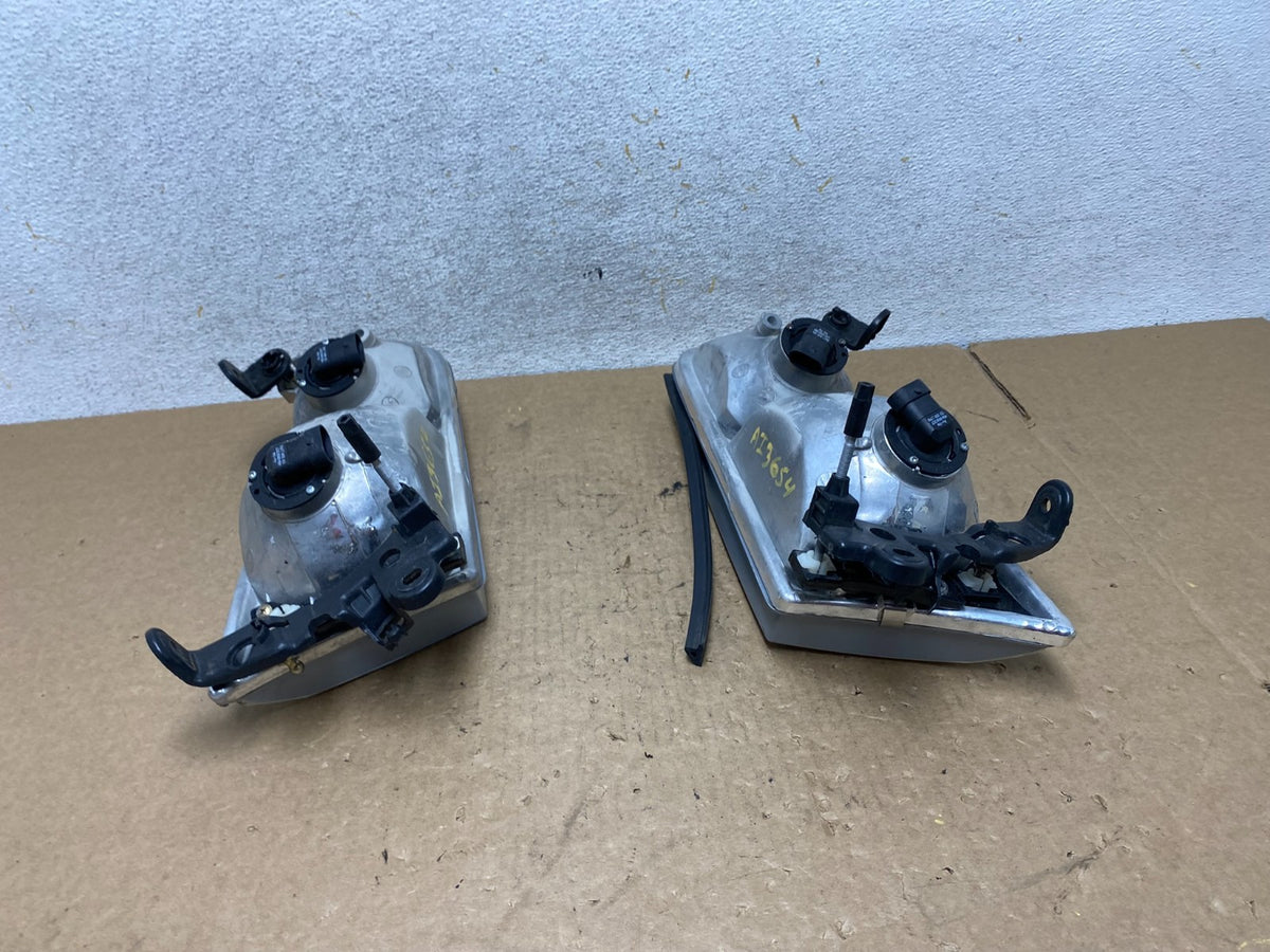 2000 to 2001 Toyota Camry Front Left+Right Side Headlights AI3654 DW8