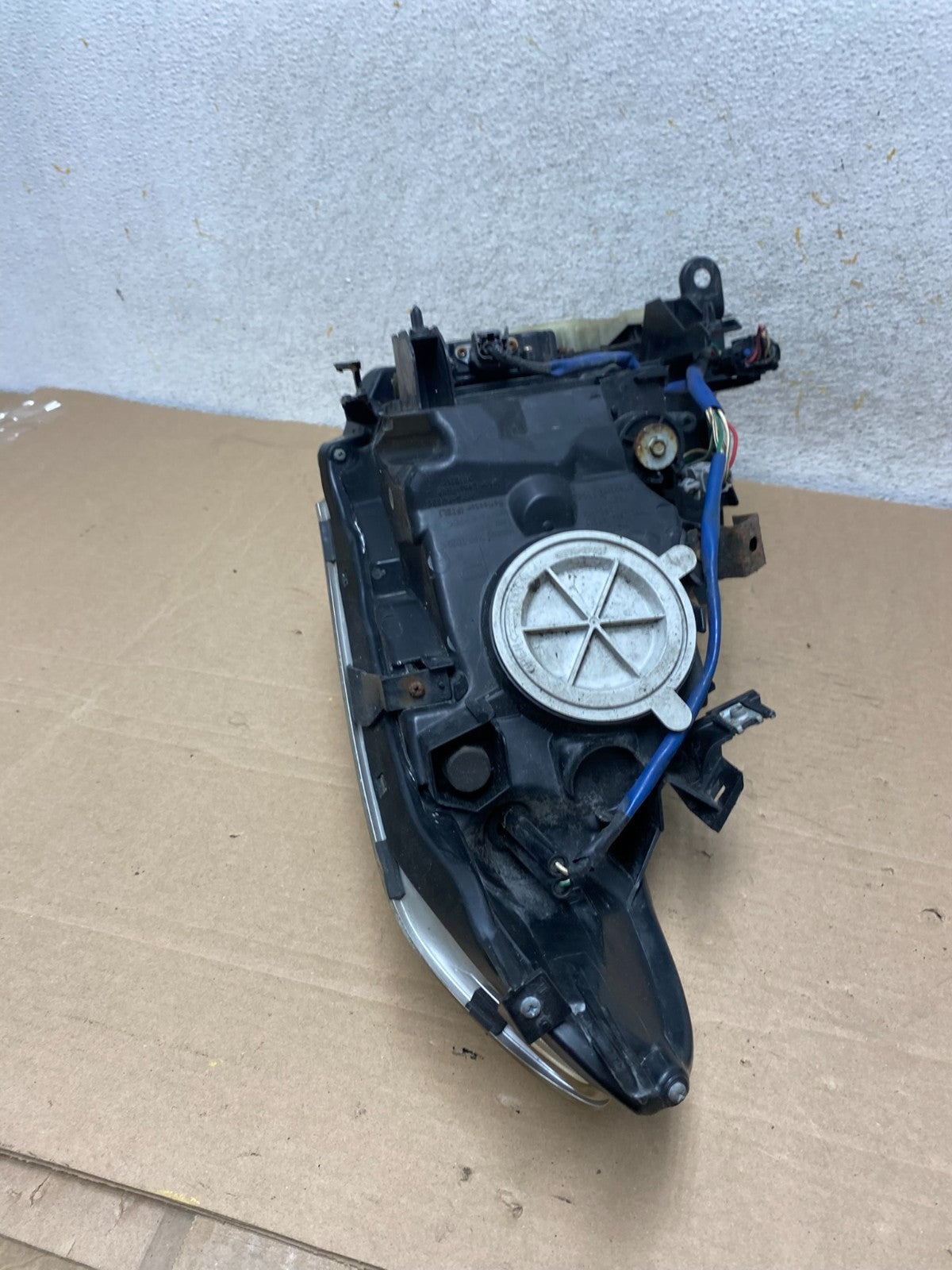 2010-2012 Infiniti G37 Right Passenger Side Xenon HID Headlight AH9366 DW9