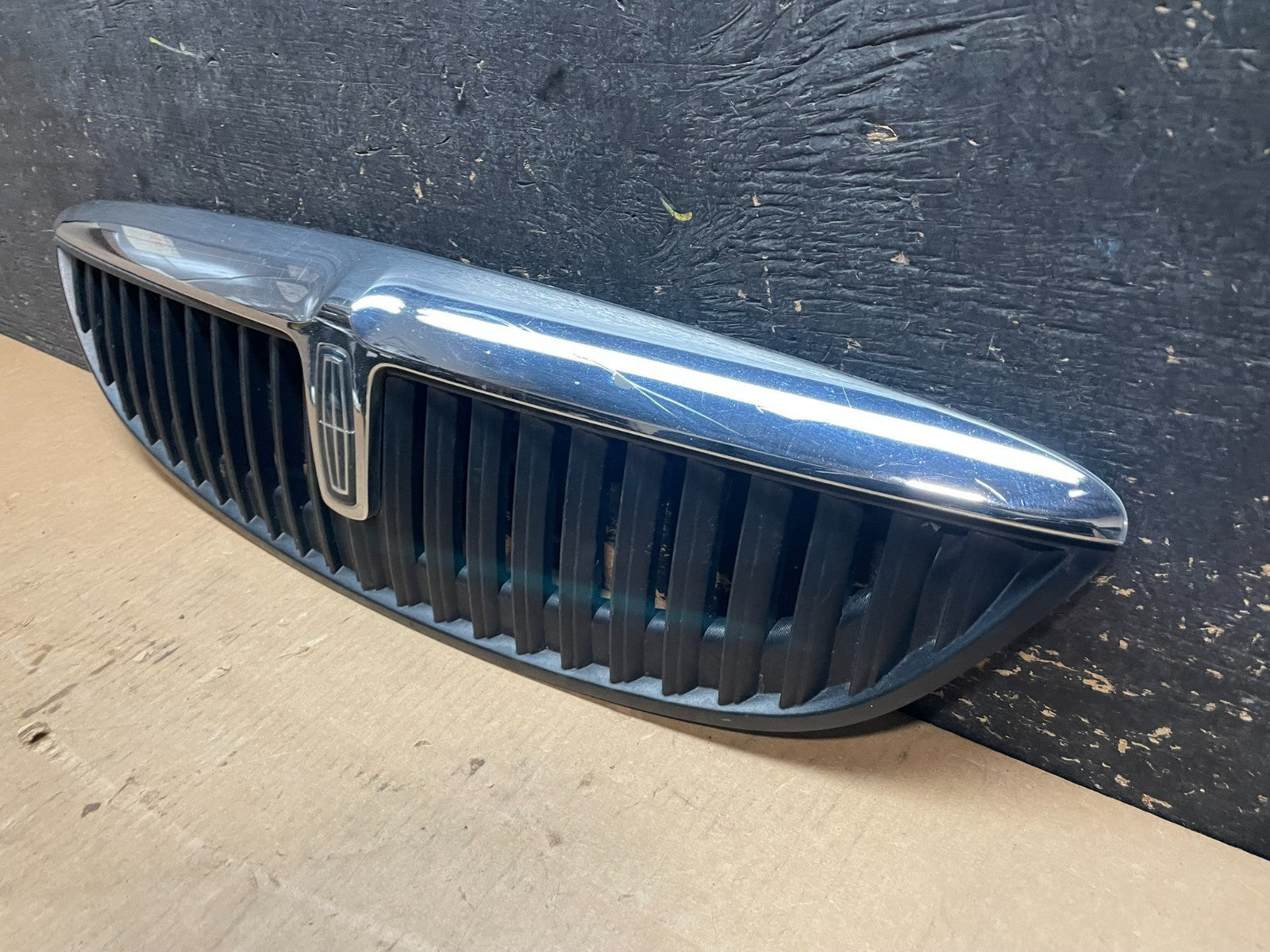 2000 to 2002 Lincoln LS Front Hood Bumper Grill Grille W/Emblem OEM aa2309 DG2