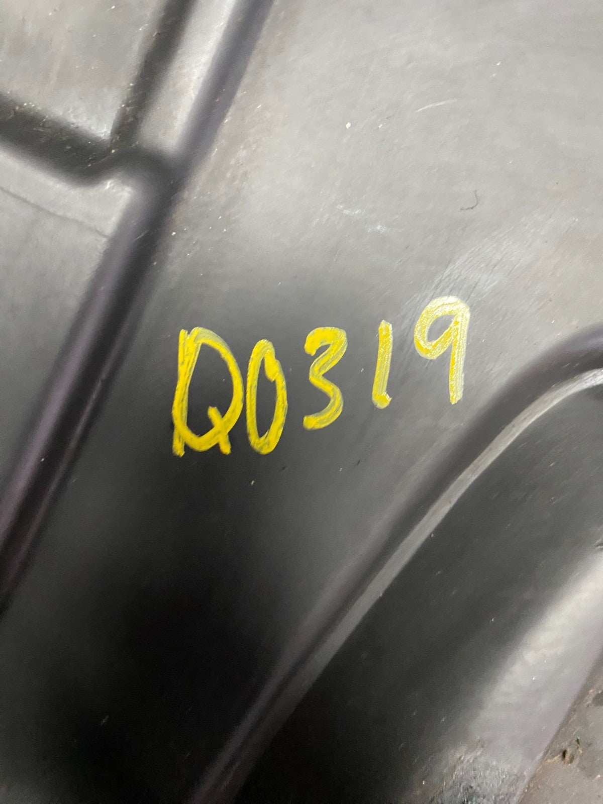 2005 to 2007 Honda Odyssey Black Engine Cover Q0319 DG9