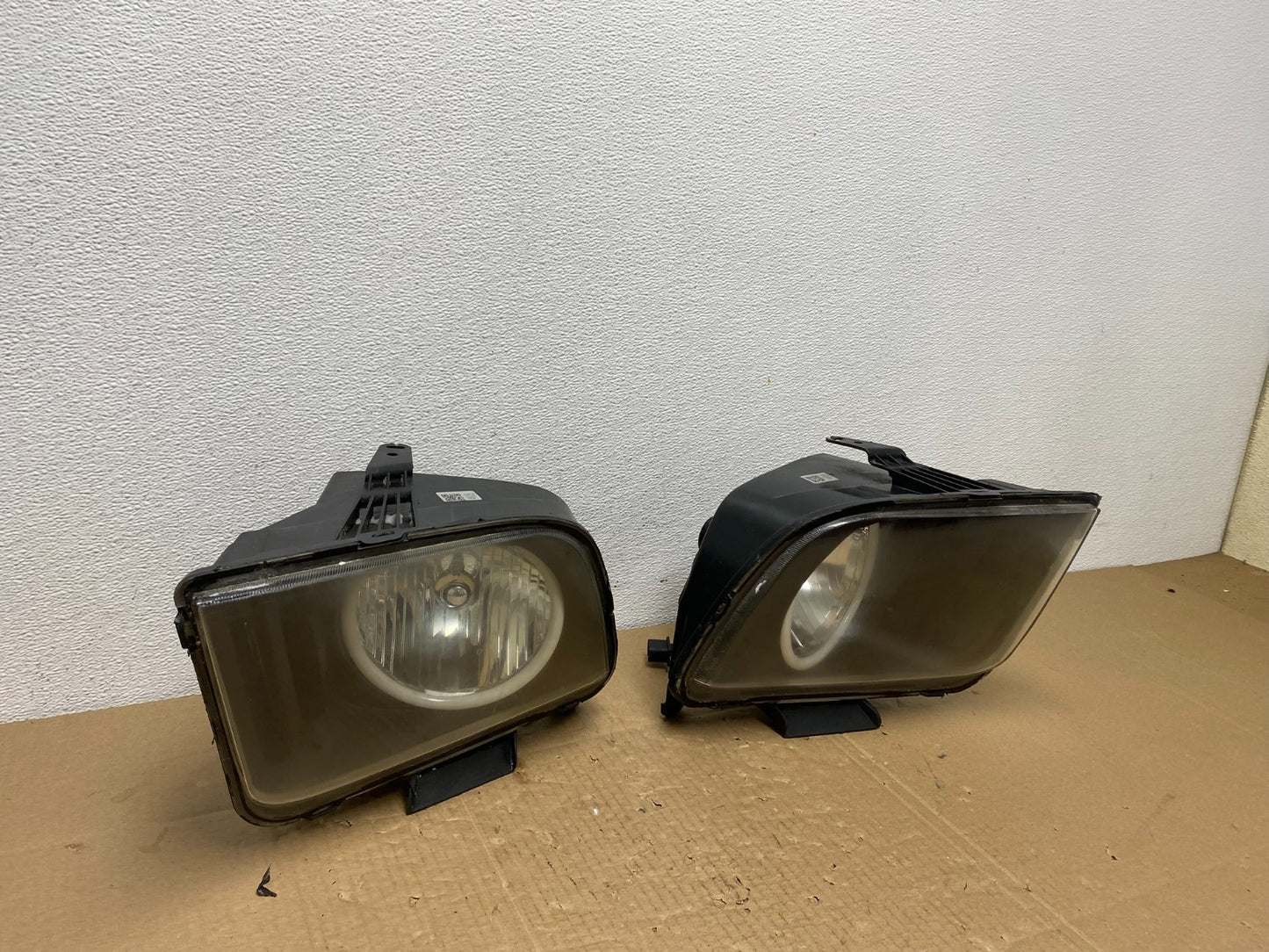 2005 to 2009 Ford Mustang Left+Right Set LED Black Halogen Headlights AC3846 DG2