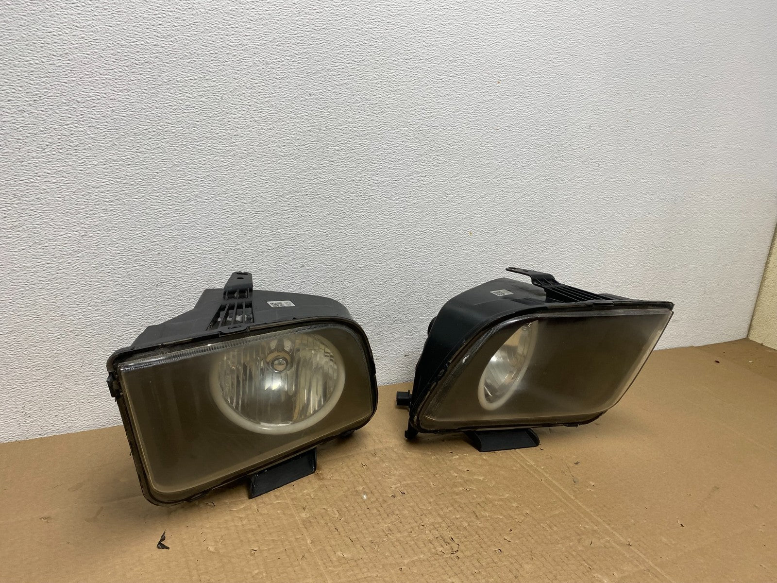 2005 to 2009 Ford Mustang Left+Right Set LED Black Halogen Headlights AC3846 DG2