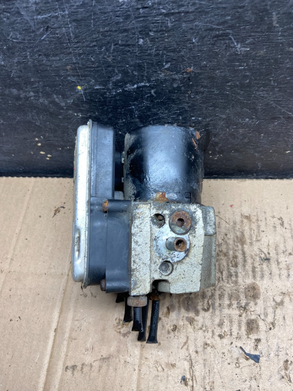 2004-2006 Chevrolet Express ABS Pump Control OEM 13567118 Module Q6116 DG1