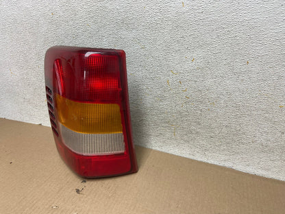 1999 - 2004 Jeep Grand Cherokee WJ Left Driver Lh Tail Light AH5698 LK2