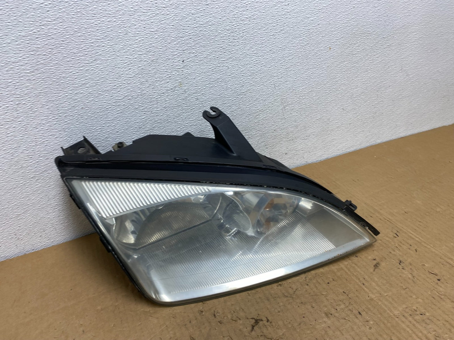 2005-2007 Ford Focus Right Passenger RH Side Headlight Halogen AC7757 DW2