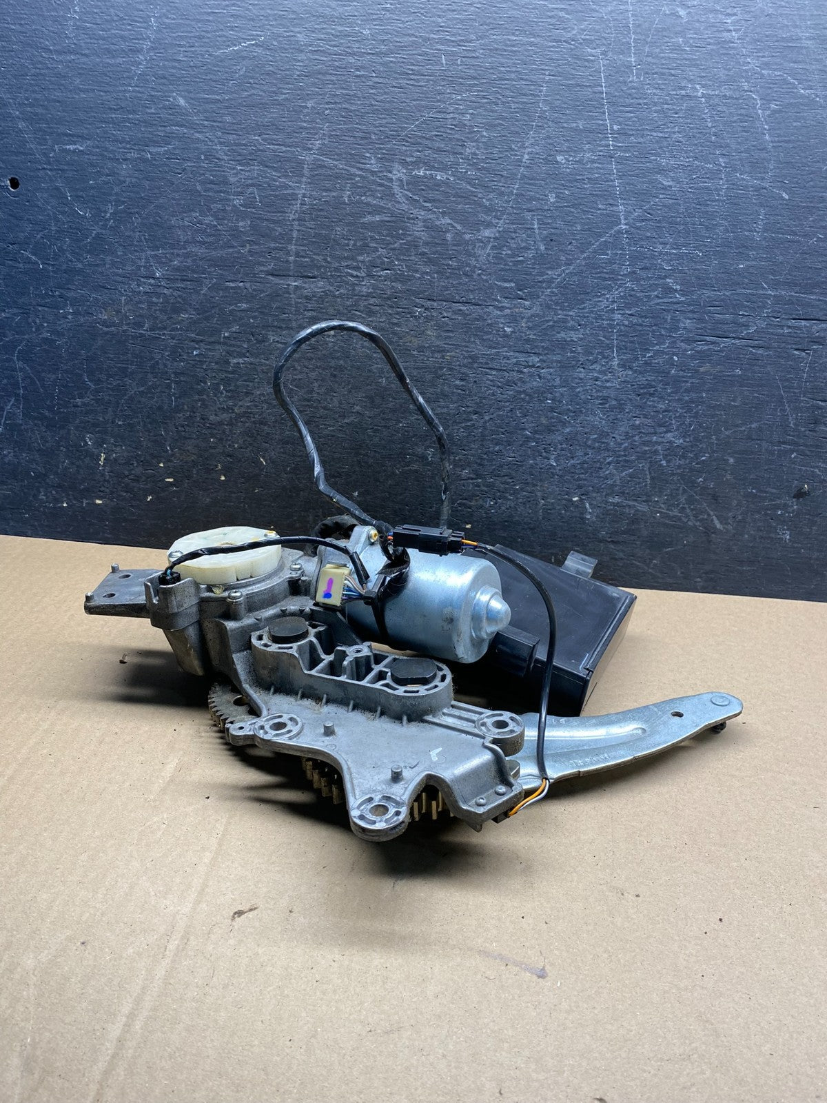 2009-2012 GMC Acadia Power Motor Liftgate Tailgate Control Module AF9297 DG2