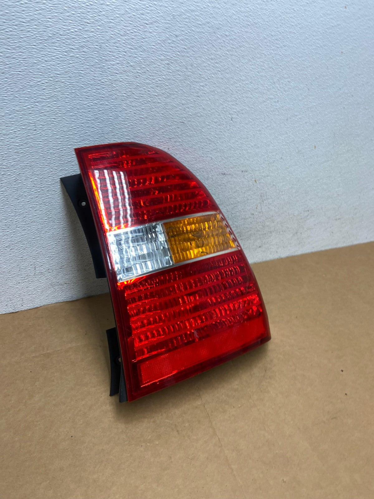 2005 to 2007 Kia Sportage Right Passenger Side RH Side Tail Light AD4429 LK2