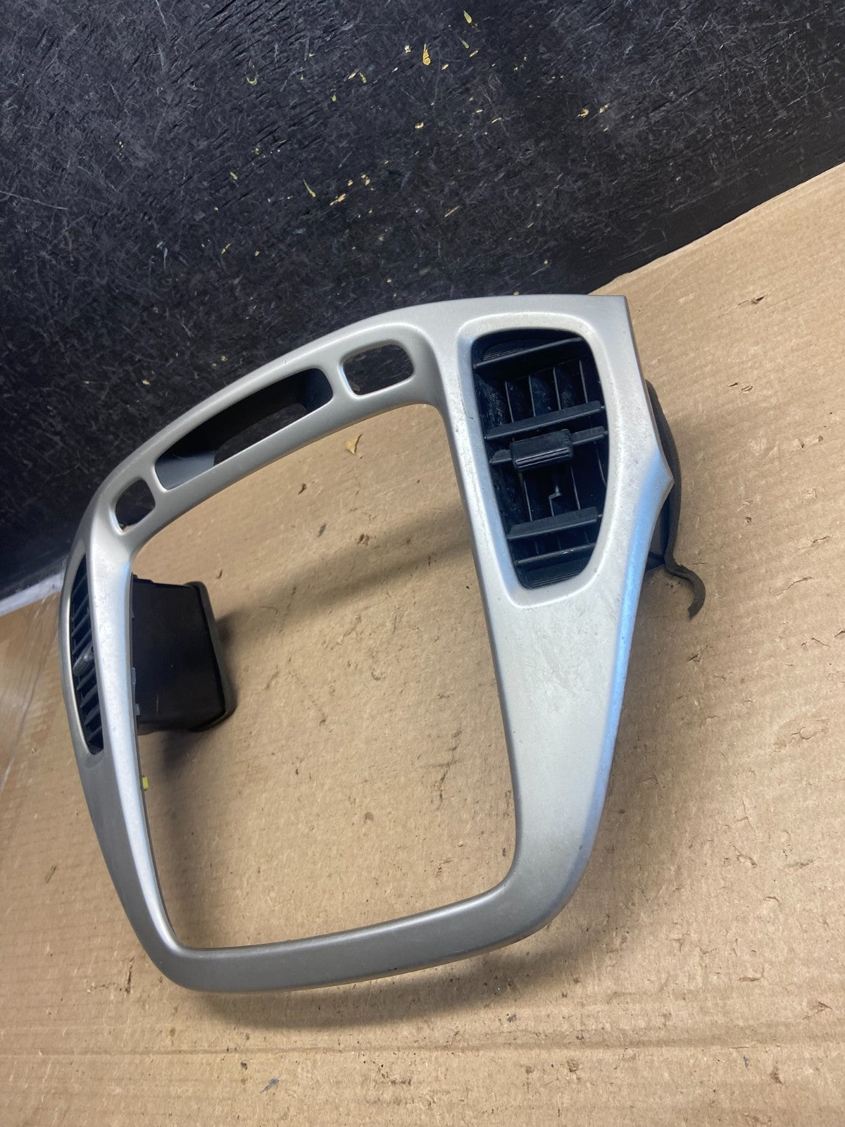 2001-2007 Toyota Highlander Radio Climate Dash Trim Bezel Air Vent AH5364 DG4