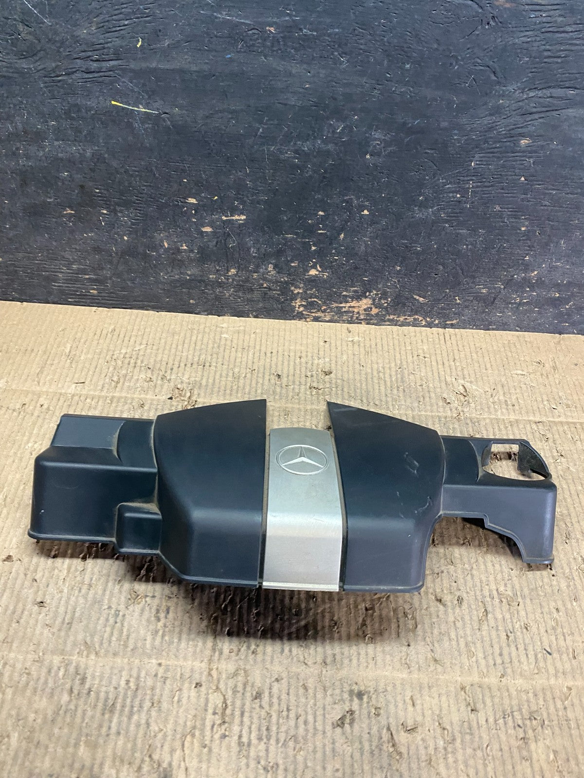 2002 to 2006 Mercedes C240 Engine Air Intake Cleaner Box T9610 DG0