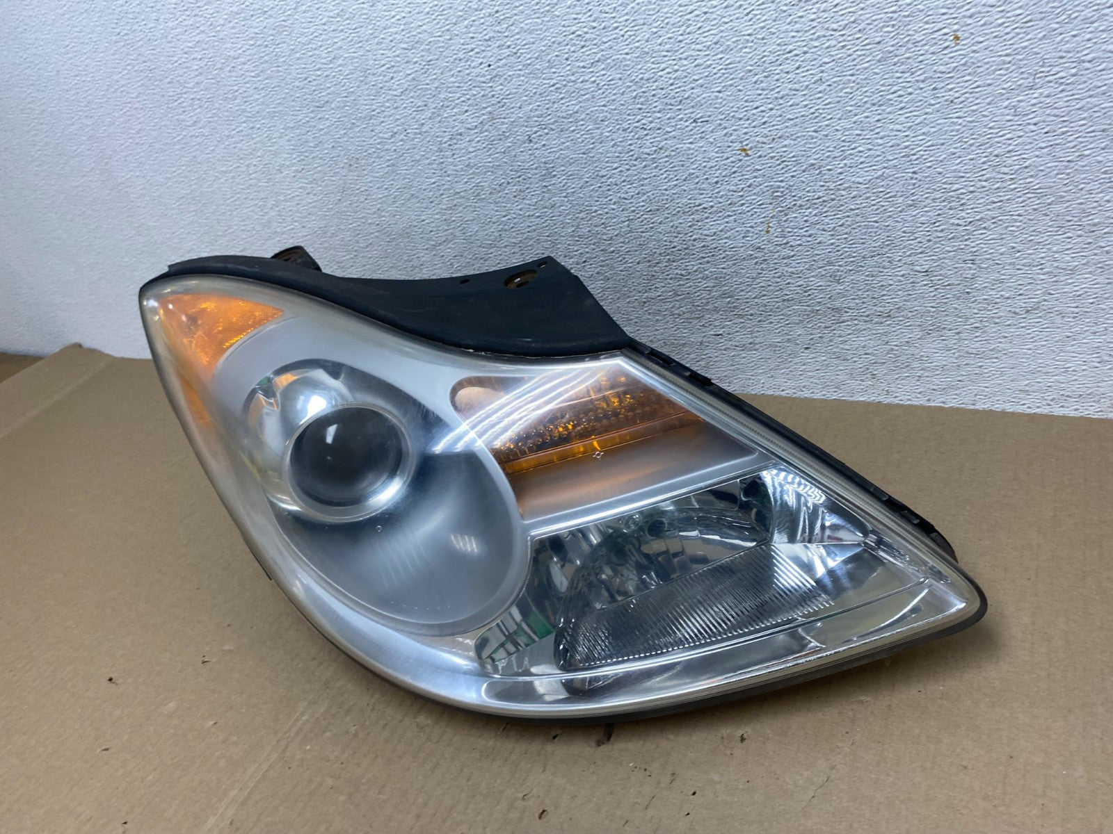 2007 to 2012 Hyundai Veracruz Right Passenger RH Headlight Halogen AE6956 DW1