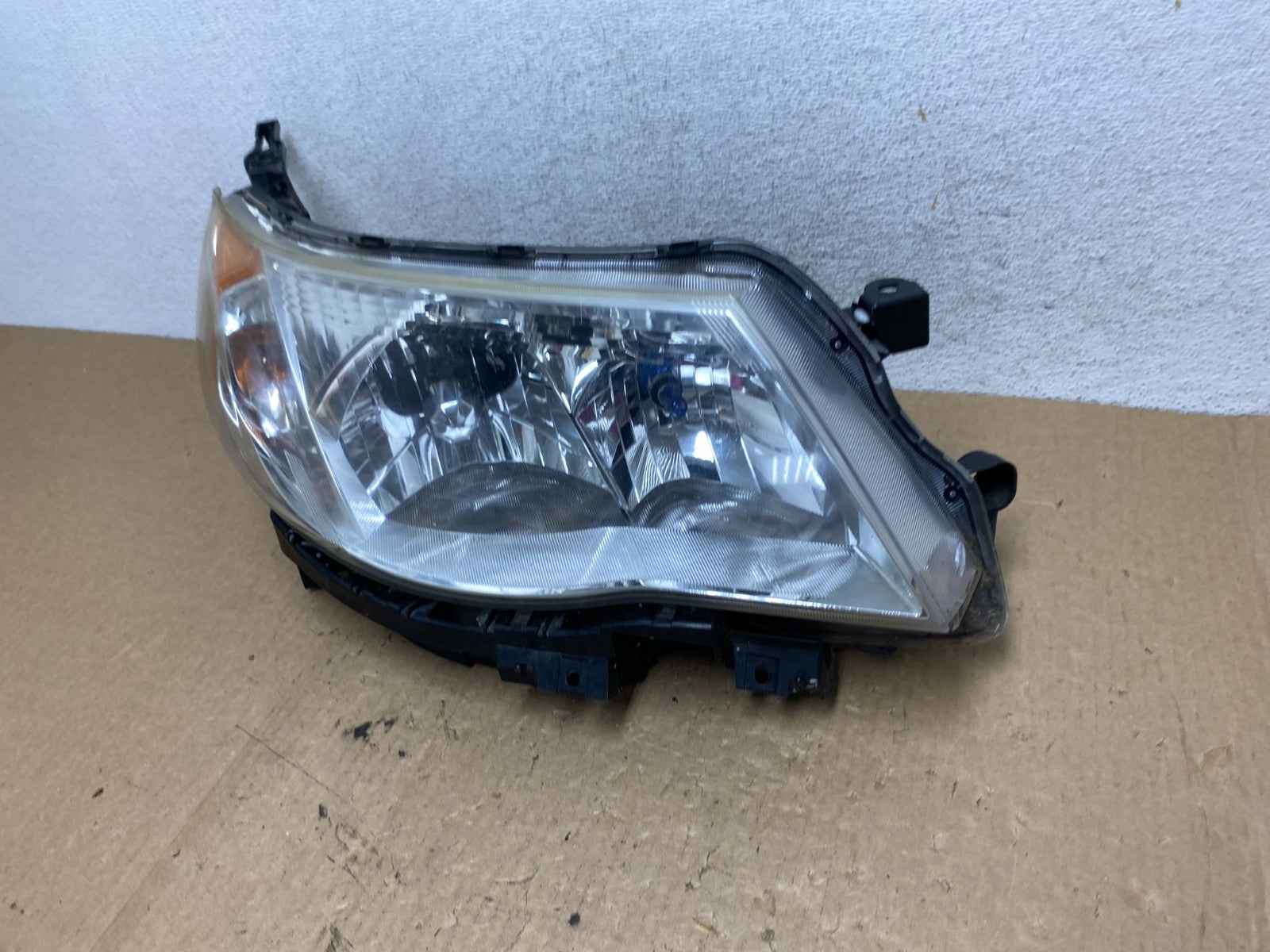 2009 - 2013 Subaru Forester Right Passenger Side Halogen Headlight AF9818 DW1