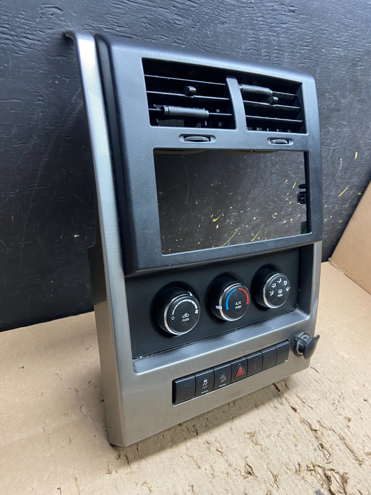 2008 to 2012 Jeep Liberty Dash Climate Temperature Control Radio Bezel T8361 DG2