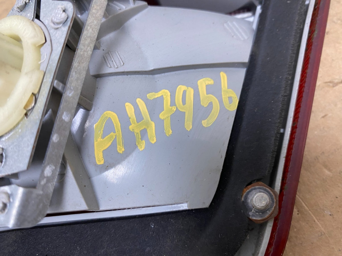 2000-2002 Mercedes-Benz E-Class E320 Sedan Left Driver Inner Tail Light AH7956 D7